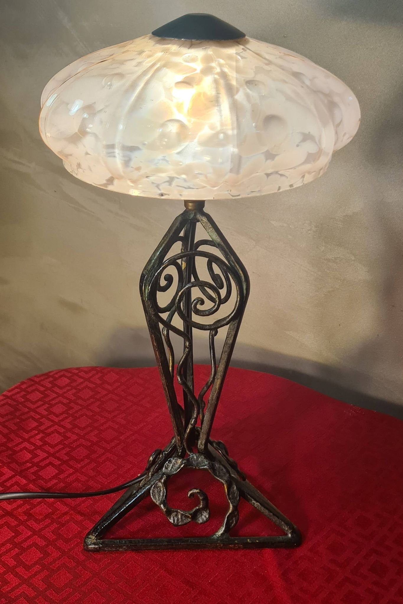 1930 wrought iron lamp, opaline lampshade, Clichy, very beautiful, 39x20