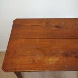 Spindle leg desk