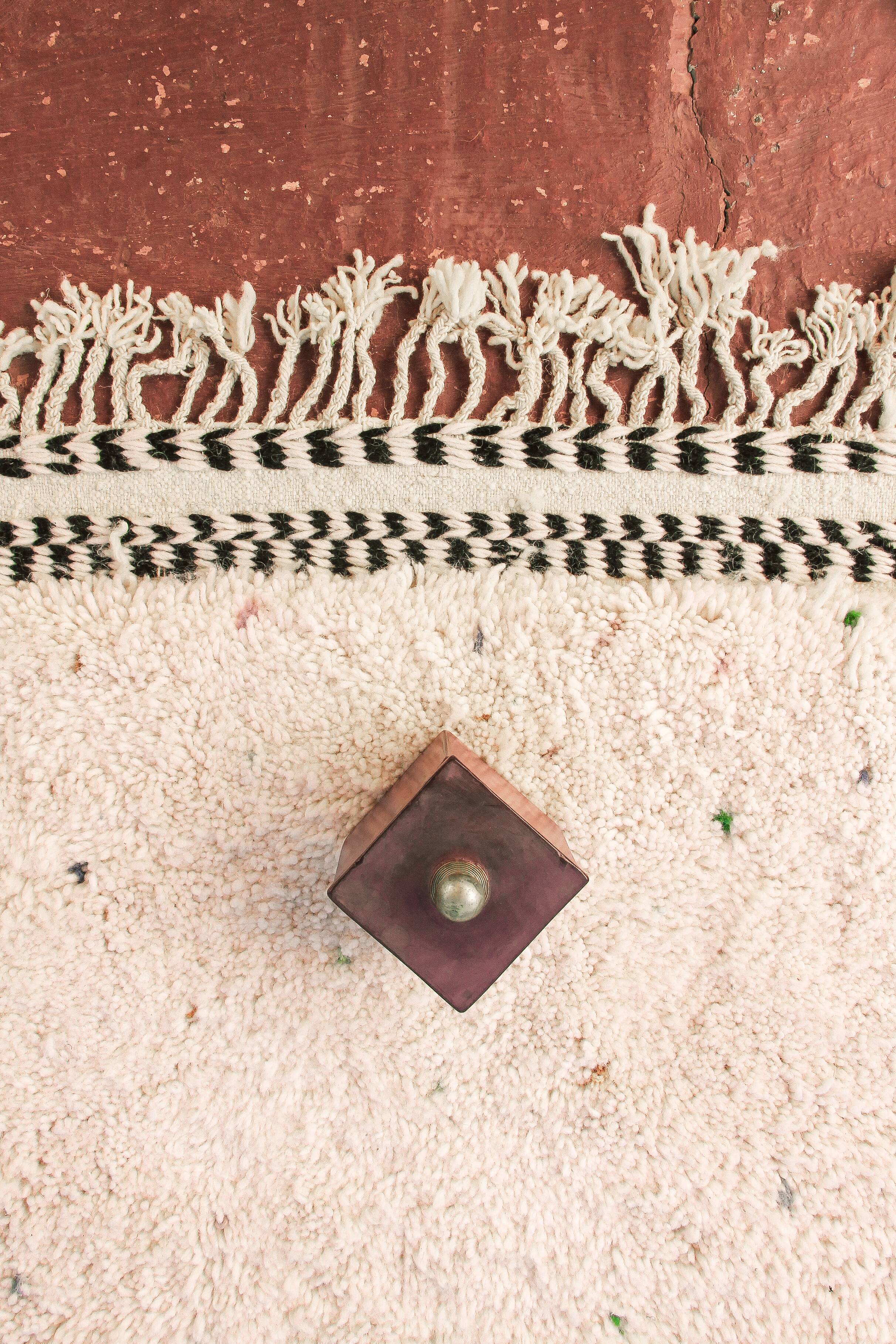 Beni ouarain Berber carpet with multicolored polka dots - 220x160cm