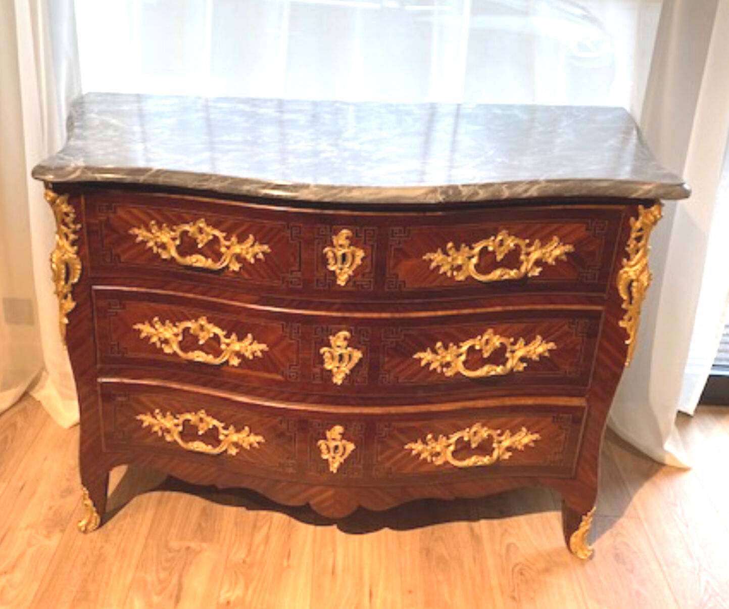 Louis XV period chest of drawers in violet wood.bronze trim