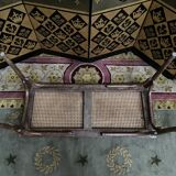 Piano bench in cannage