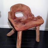 Fauteuil taillé dans une pièce de bois