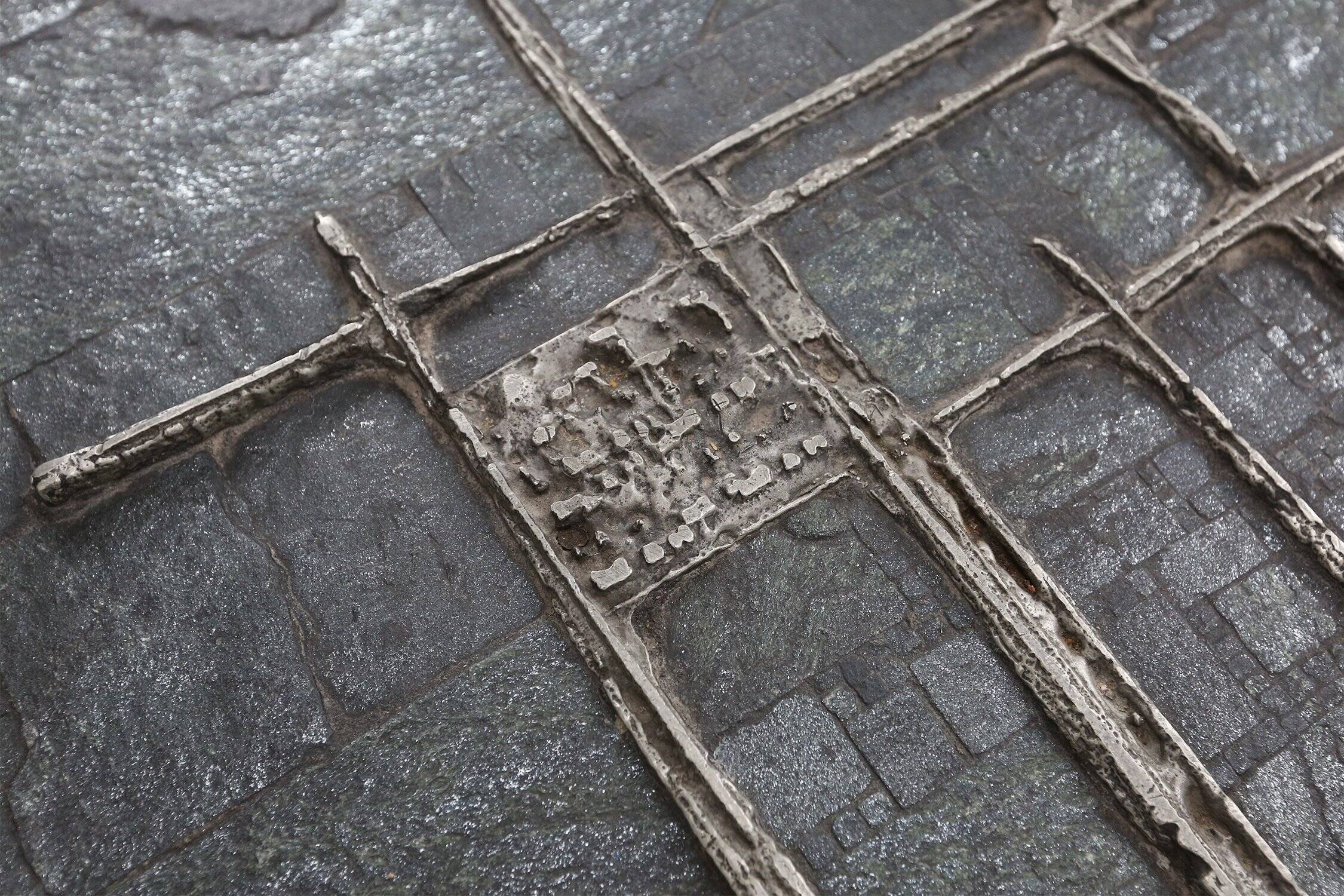 Table basse brutaliste signée à la main par Pia Manu, années 1960