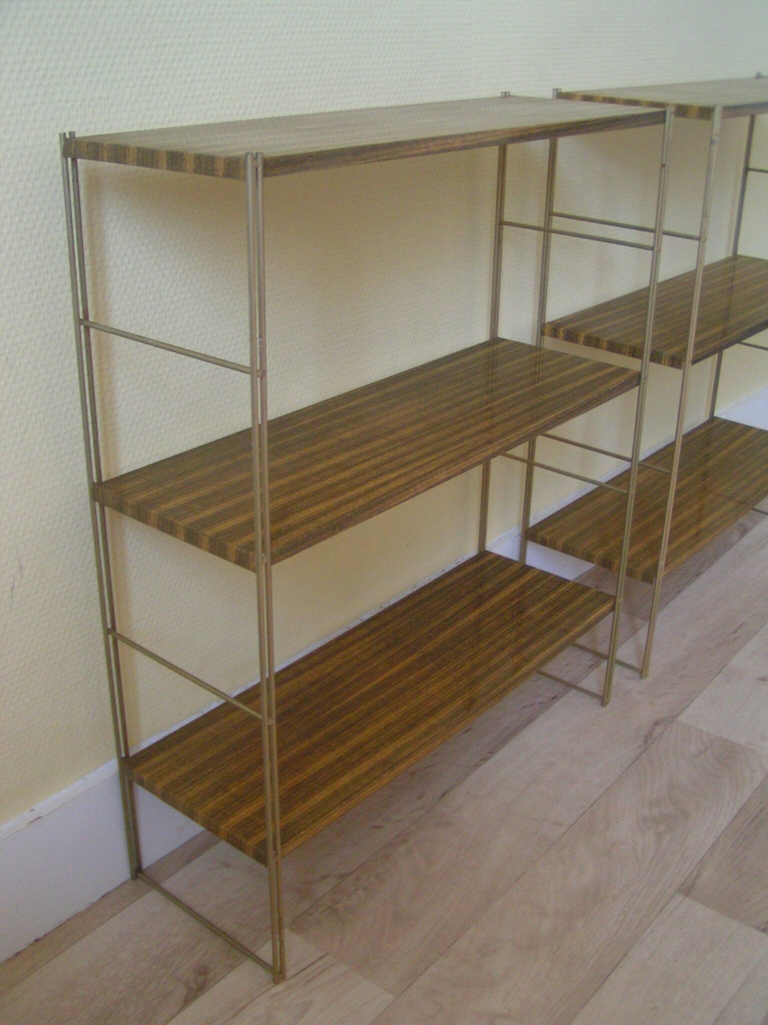 String shelves years 60