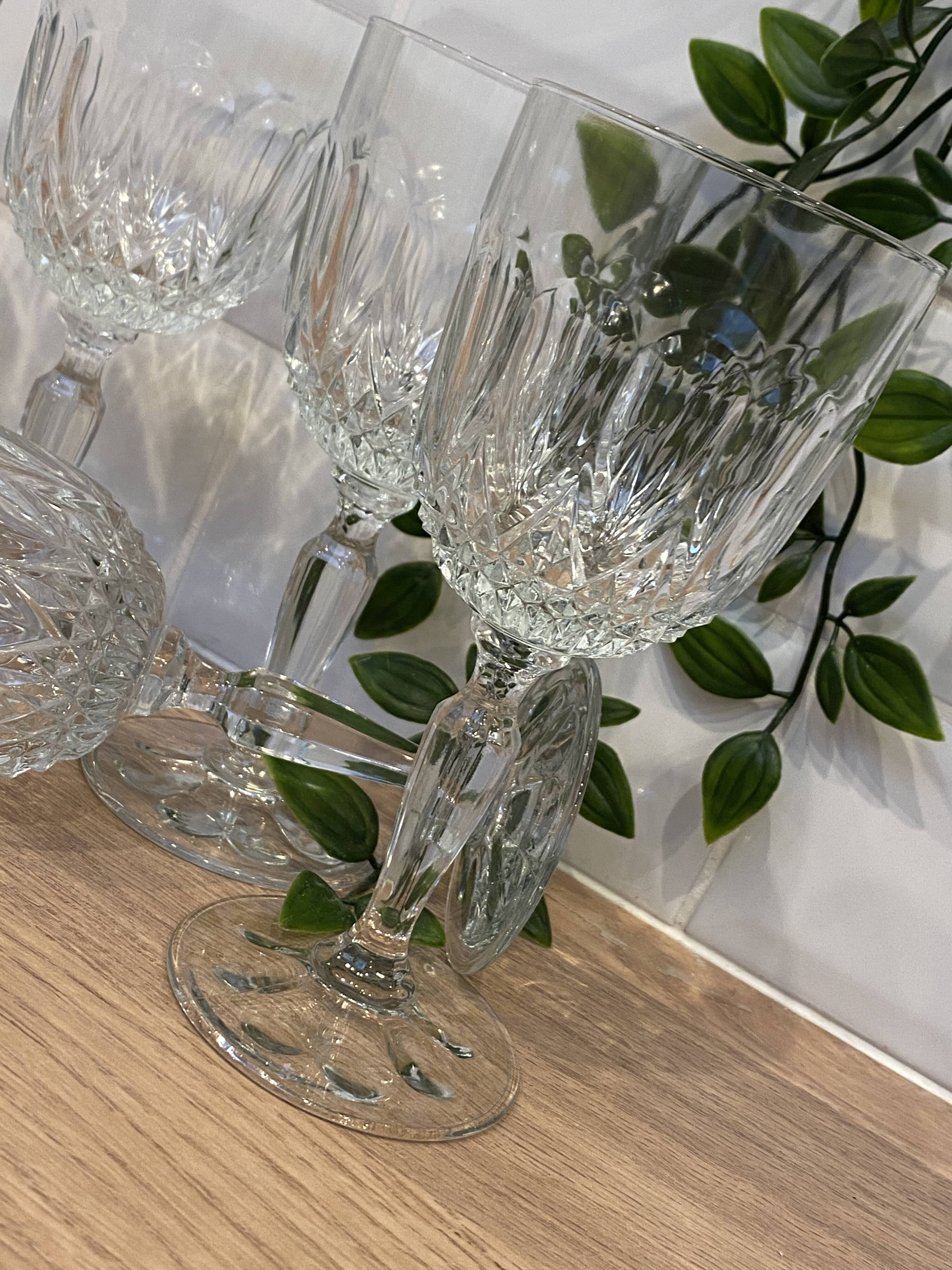 Set of 5 wine glasses