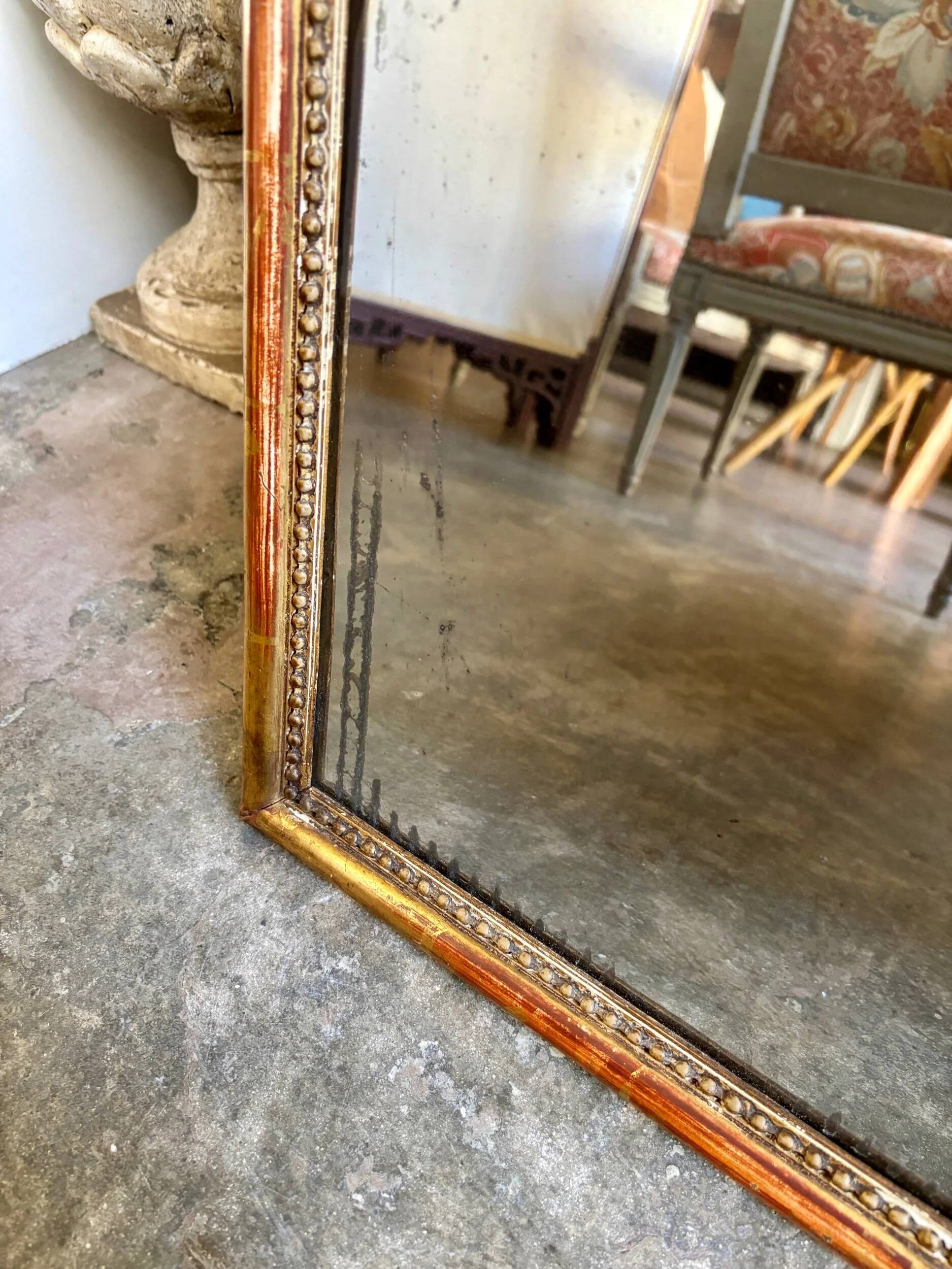 Wooden mirror with gilded stucco and beaded frieze, 45 x 37 cm