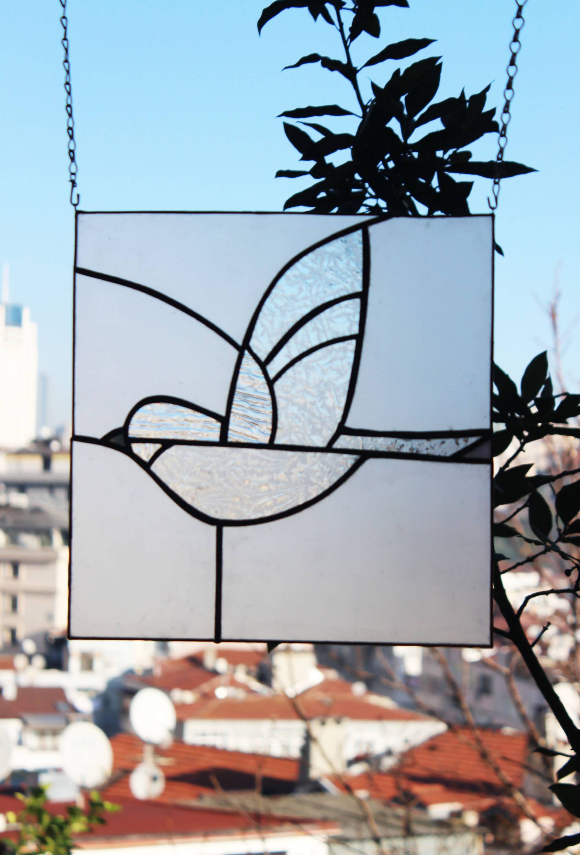 Vitrail décoratif oiseau, style Tiffany, verre coloré fait main 40×40 cm