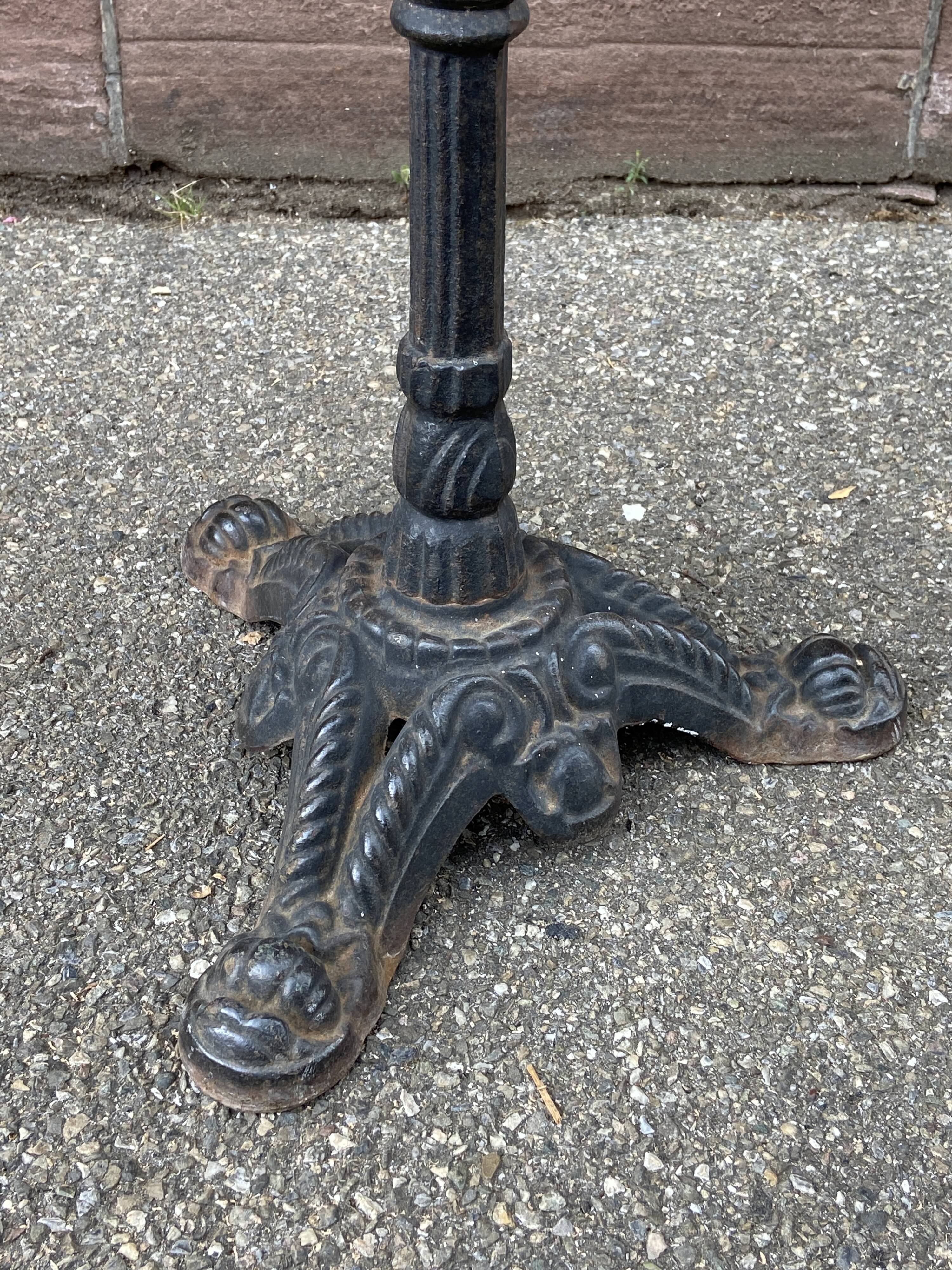 Vintage coffee pedestal table