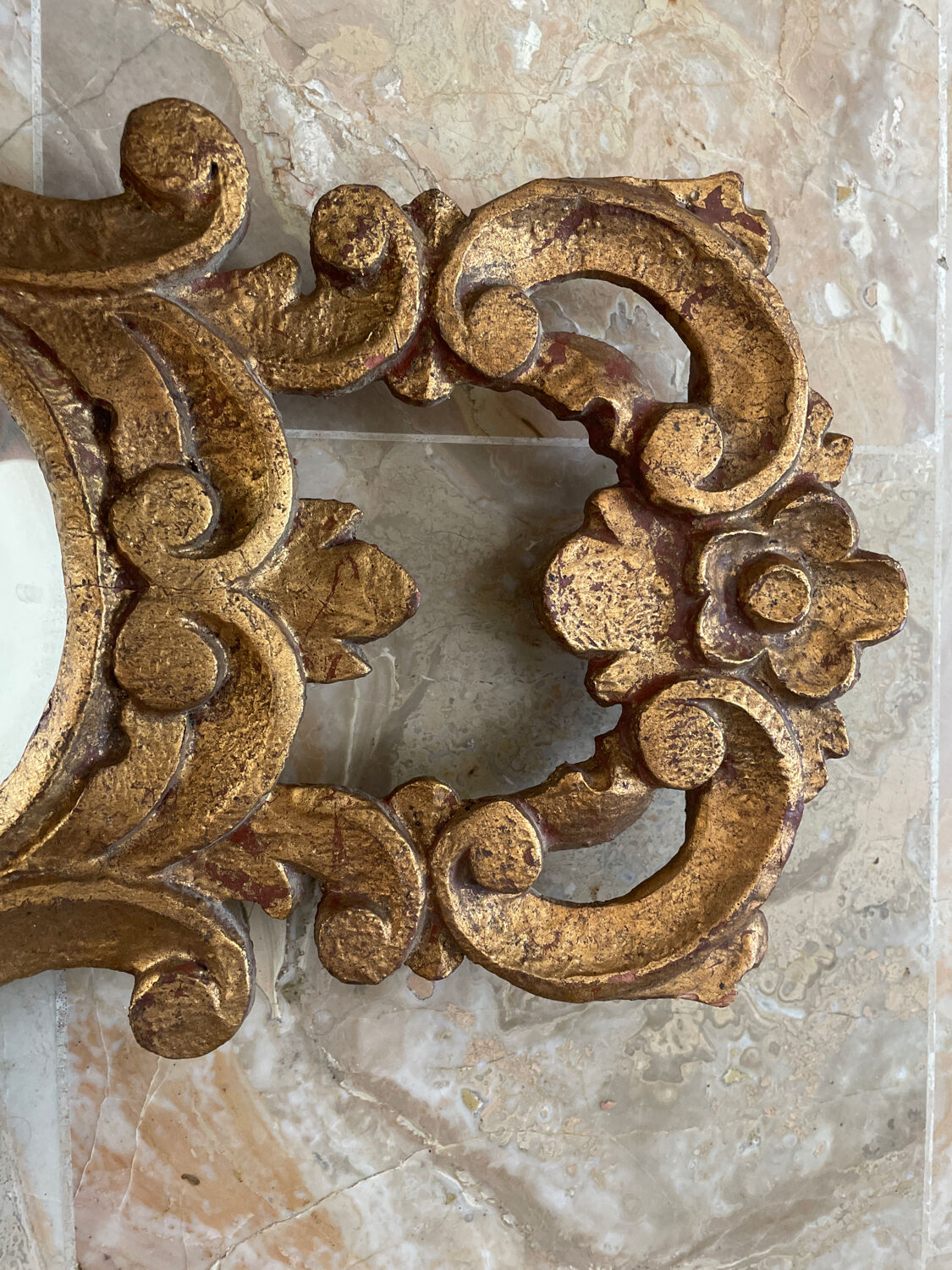 Miroir en bois doré style baroque Louis XIV, 39x67 cm