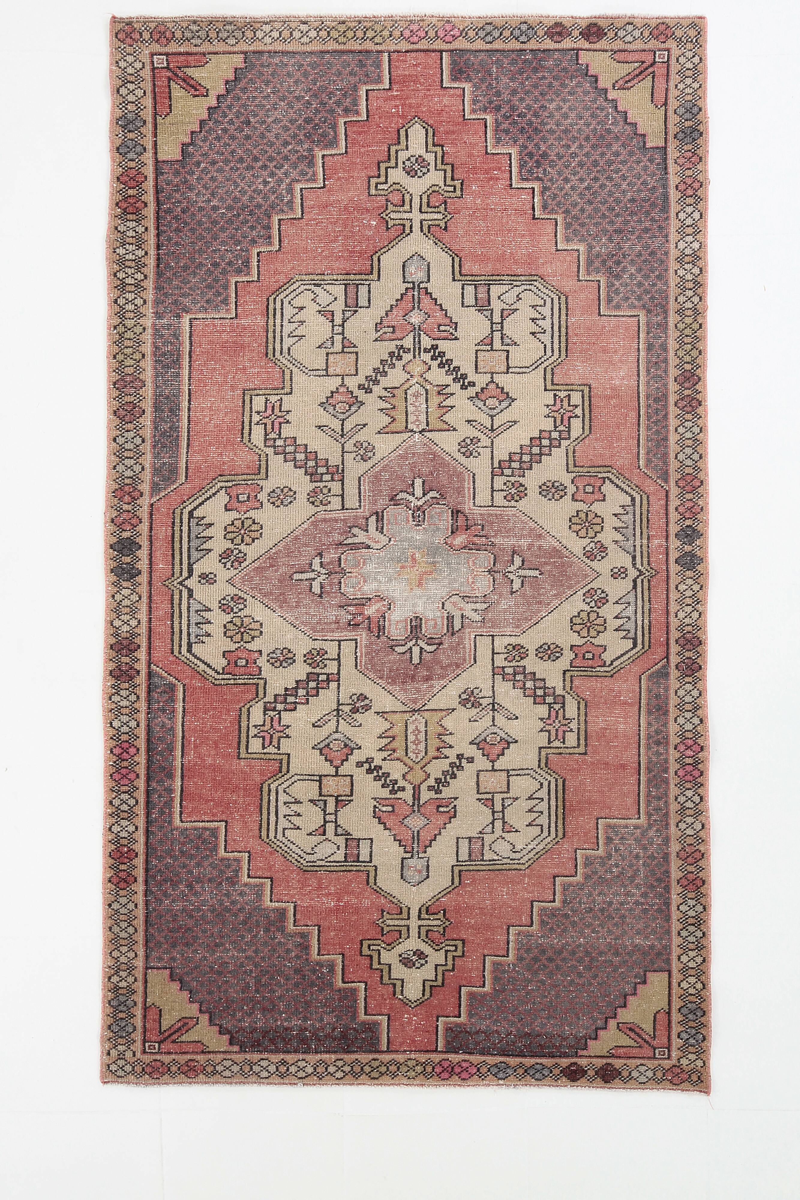 5x8 Vintage Faded Pink Persian Vintage Rug, 137x247Cm