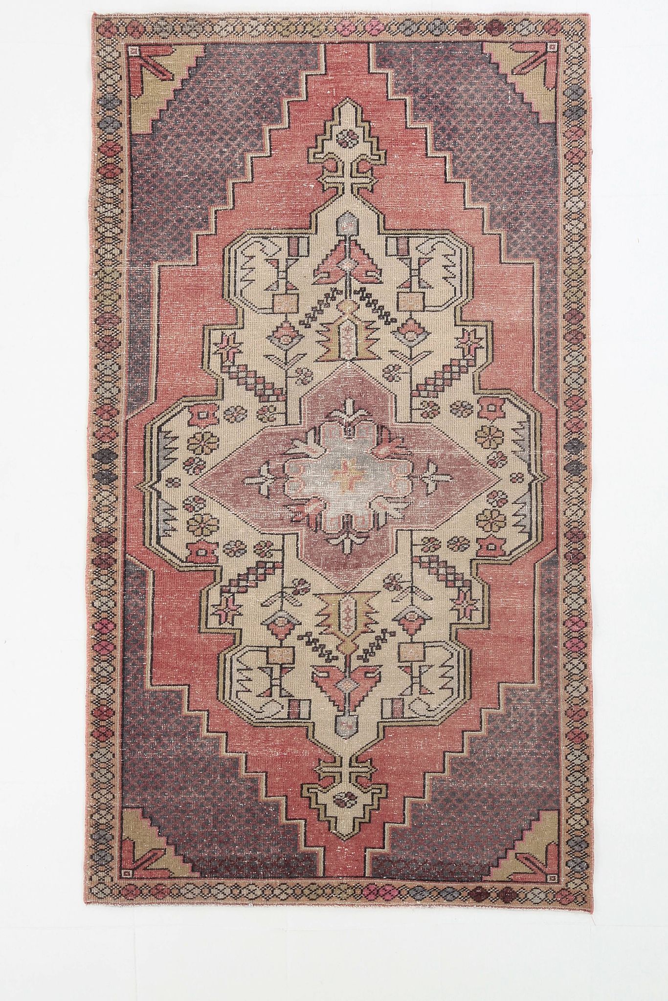 5x8 Vintage Faded Pink Persian Vintage Rug, 137x247Cm