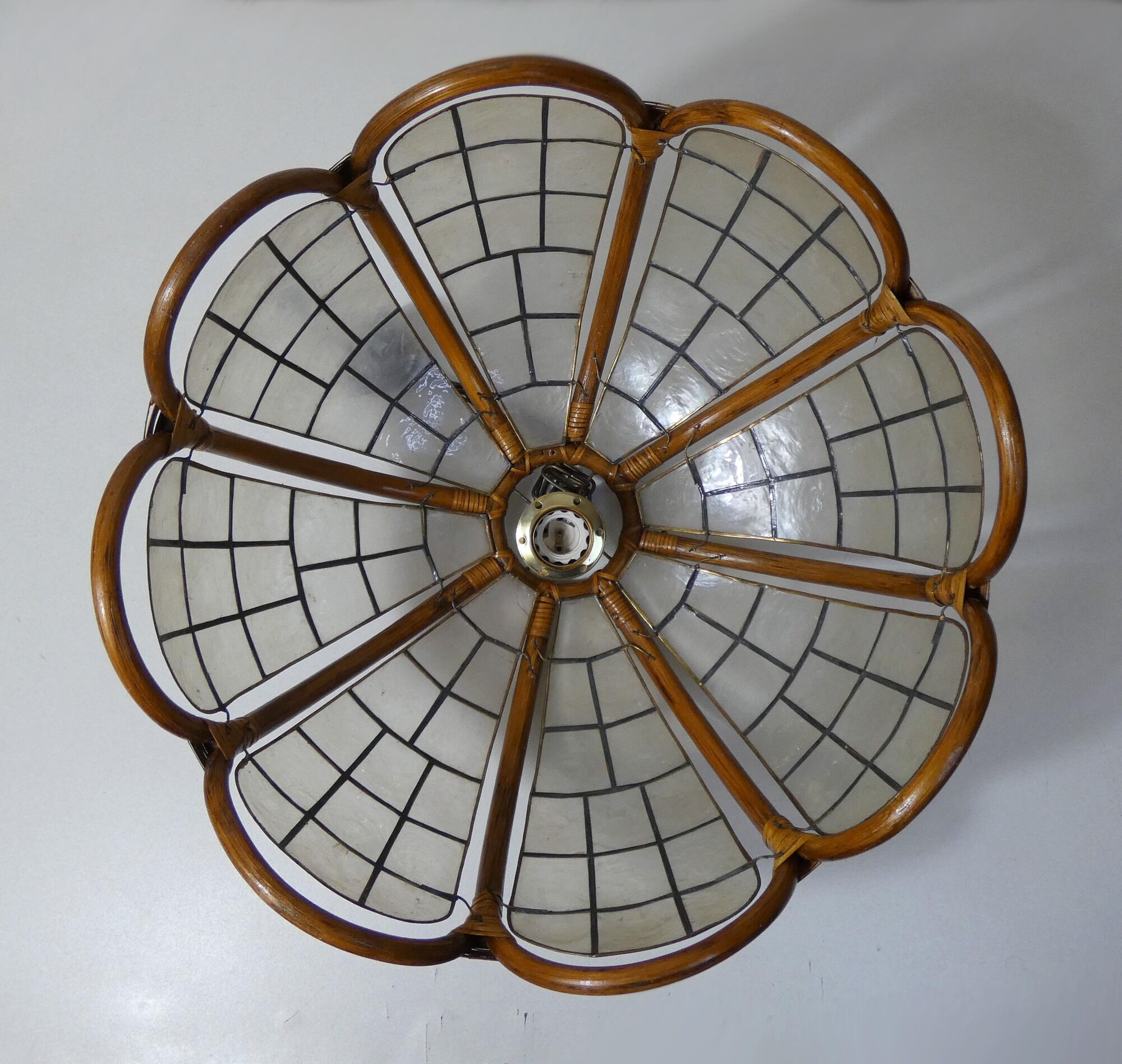 Lamp in mother-of-pearl brass and rattan