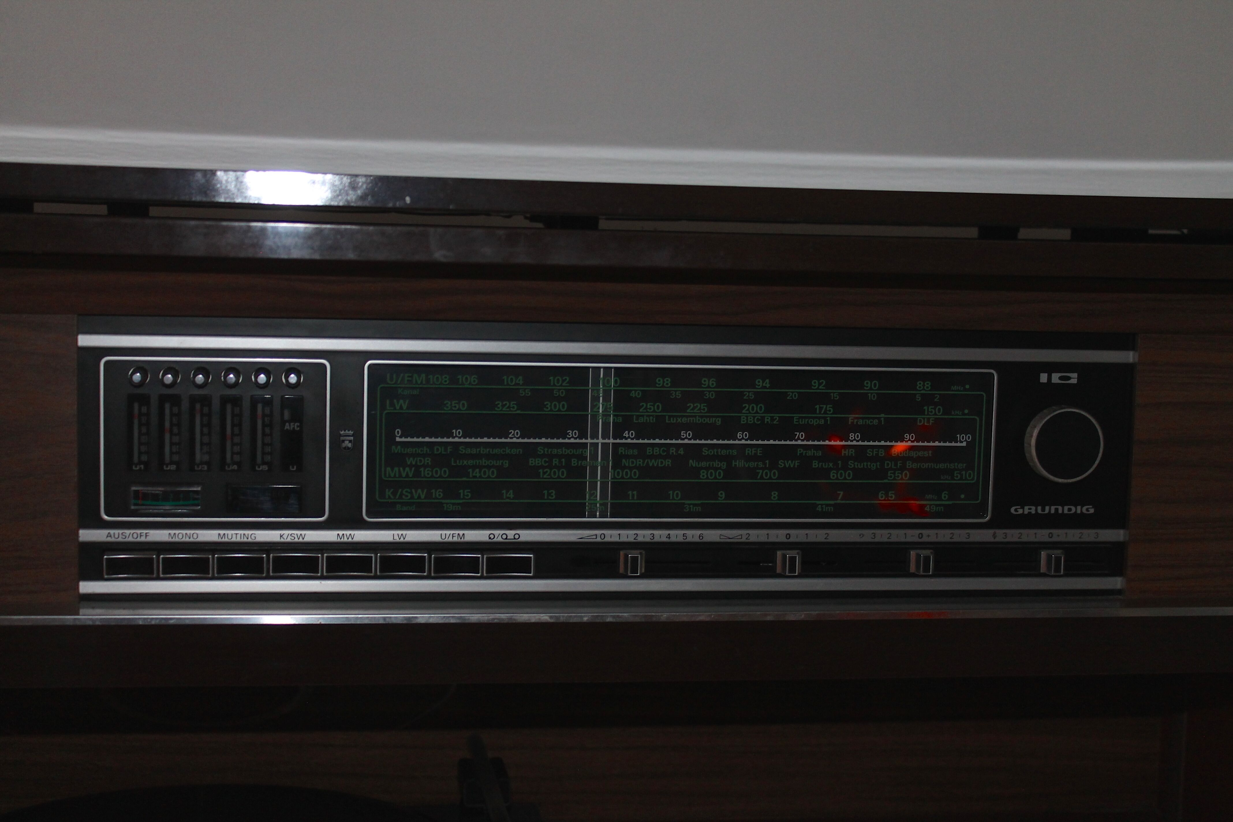 Hifi grundig furniture string from the 70s record player and radio