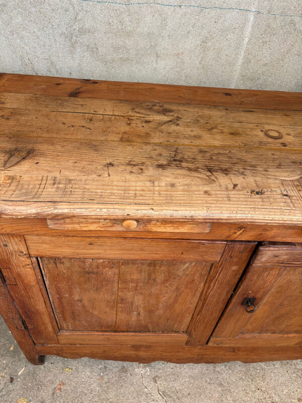 Buffet de campagne ancien, authentique et patiné