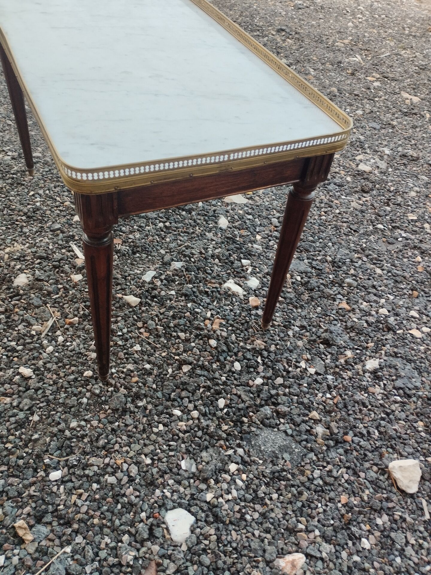 Table basse ancienne style louis xvi avec plateau marbre