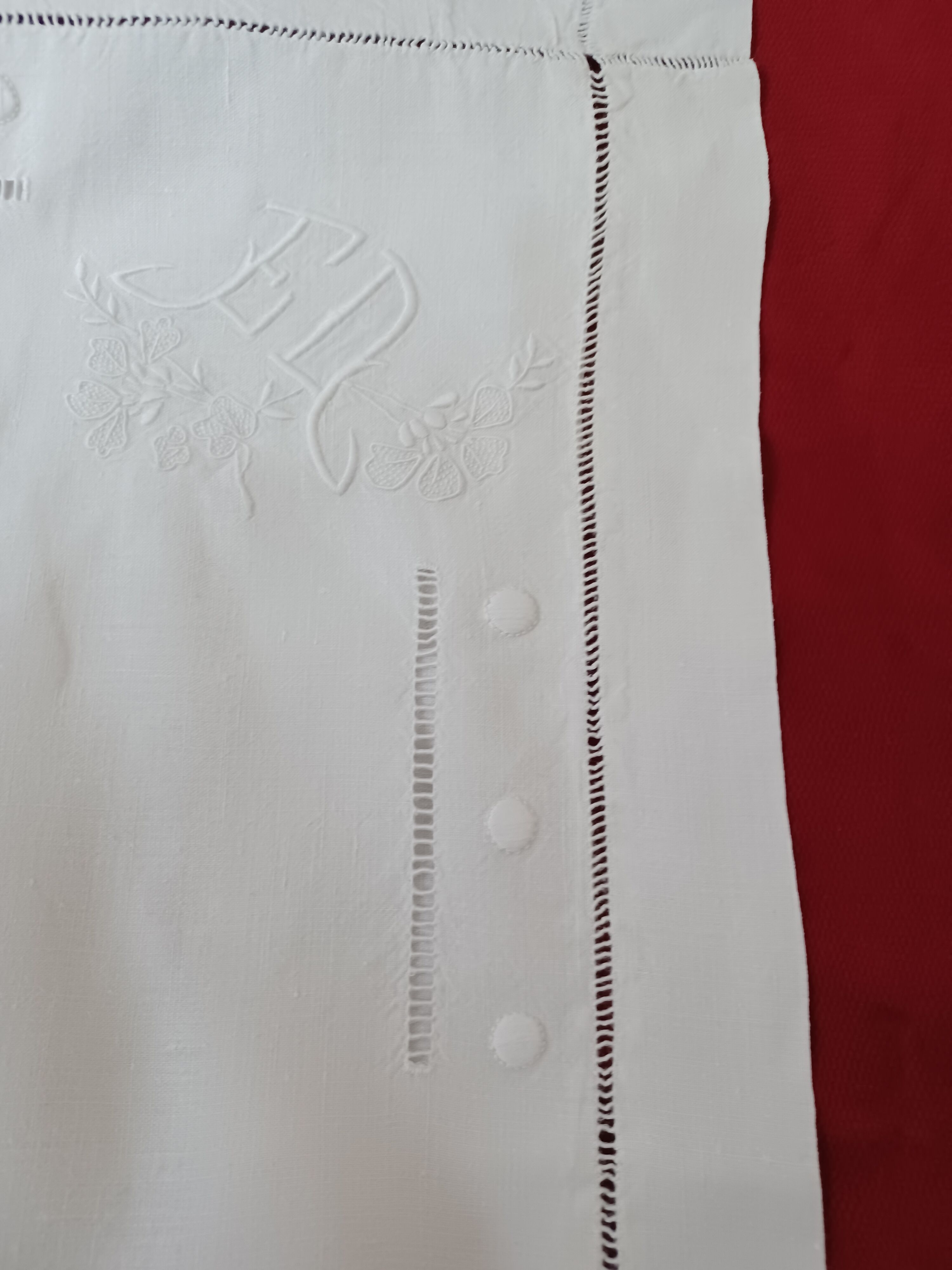 Pillowcase hand-embroidered thread monogram E.D.