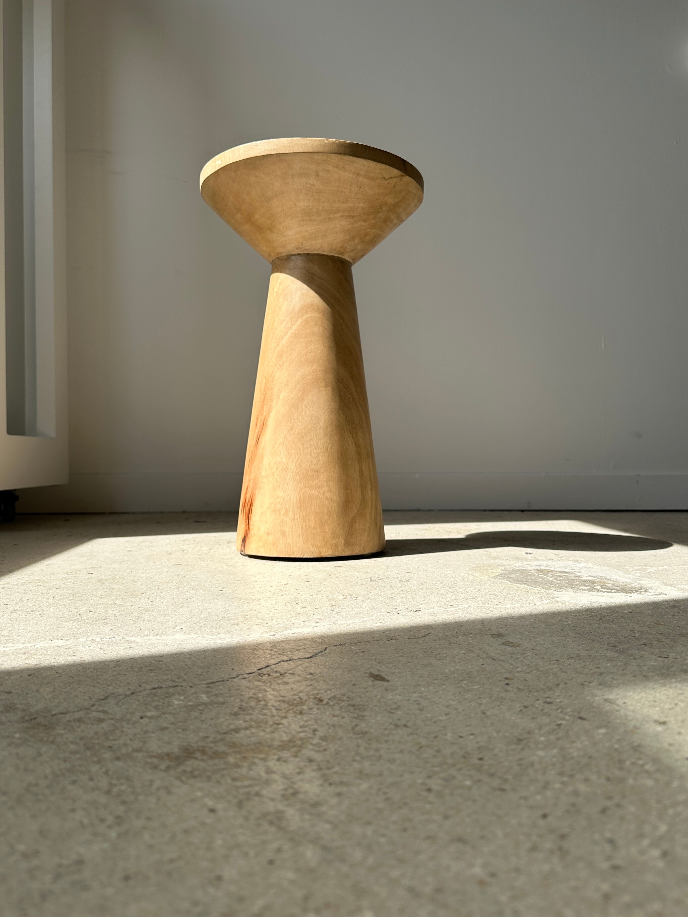 Side table, end of sofa in natural mango monoxyl conical tray H:50cm