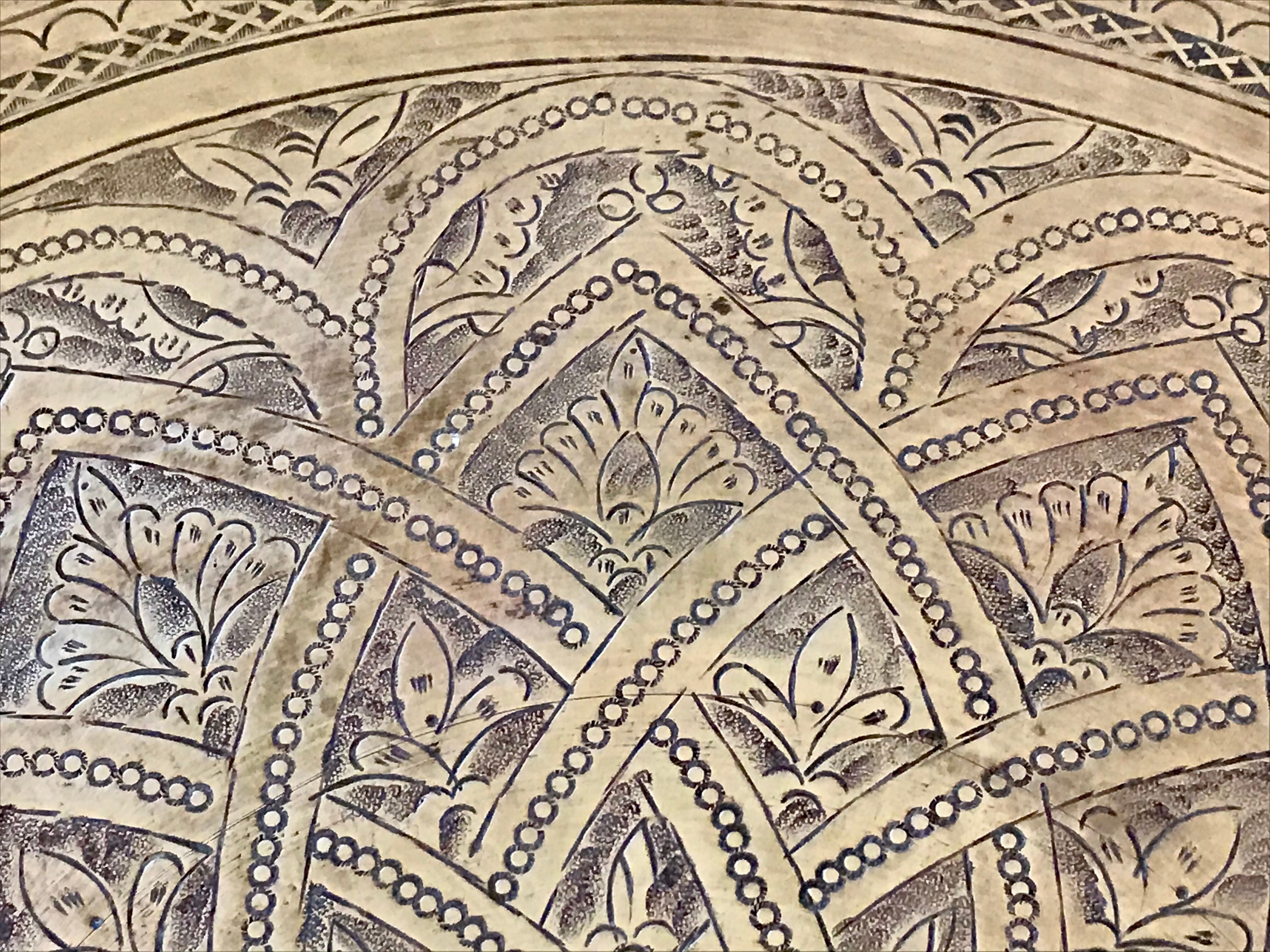 44cm chiseled brass tray