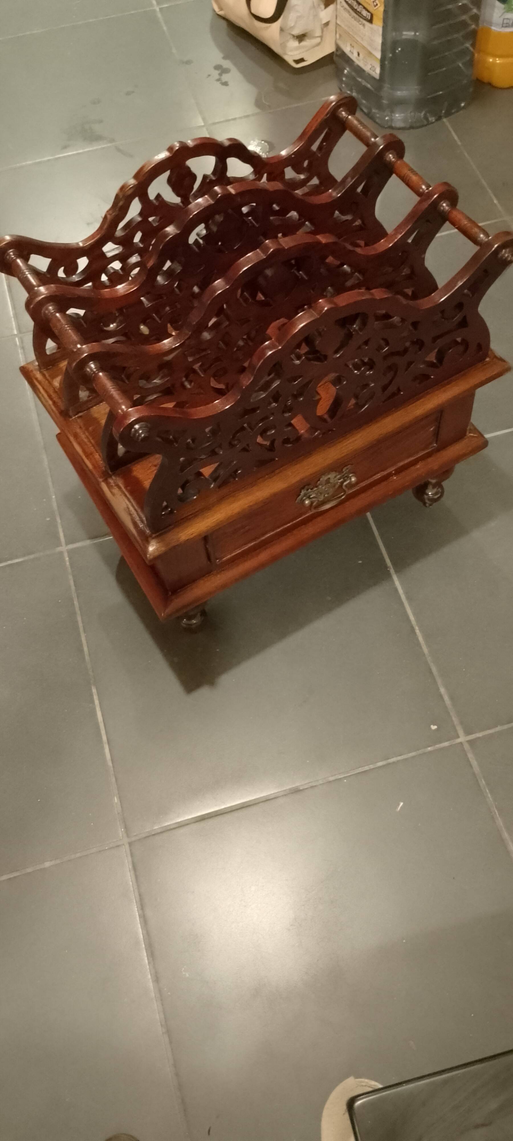 Wooden magazine rack