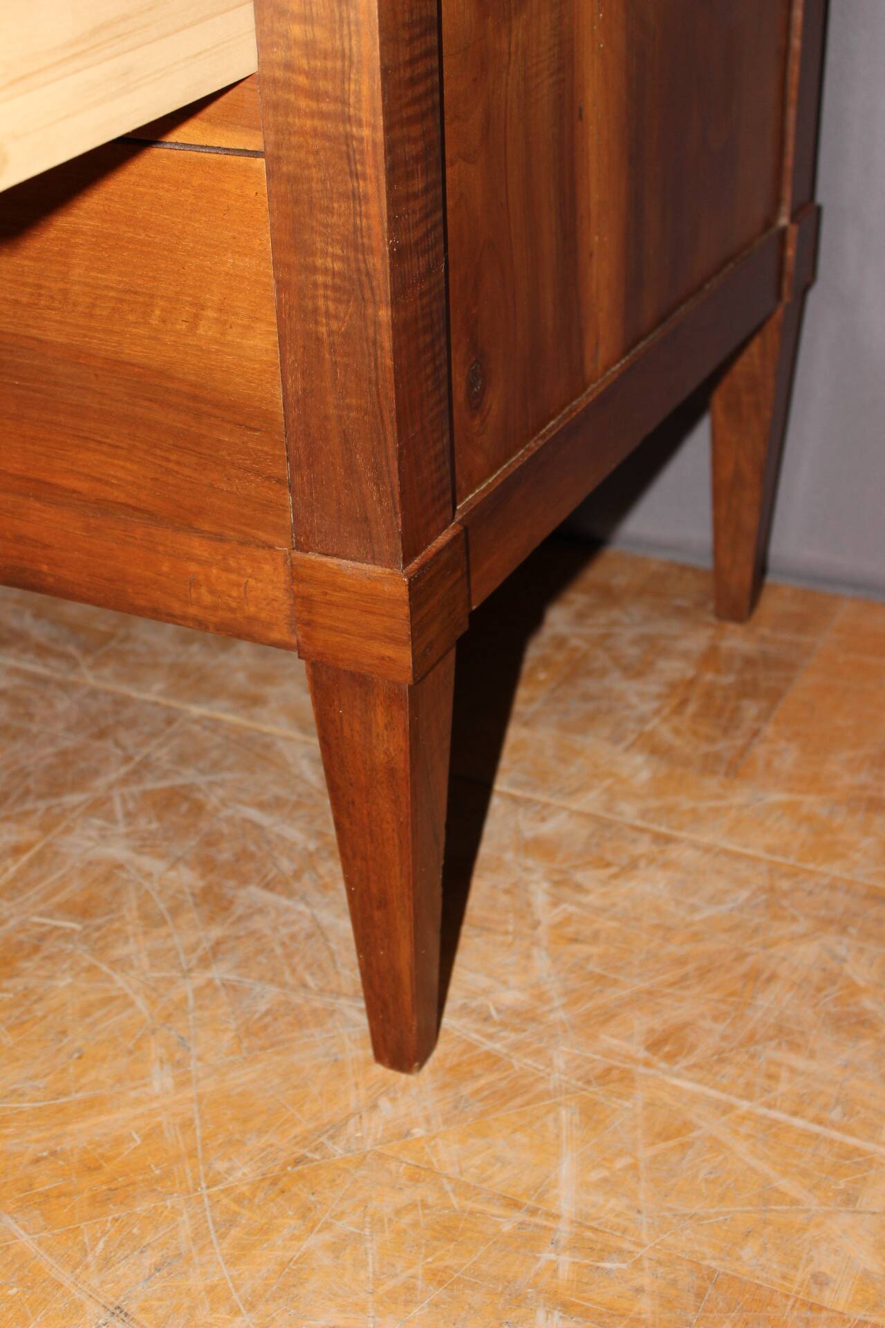 Commode Directoire en noyer début XIX