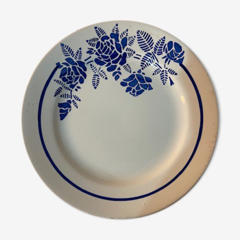 Set of 24 flat porcelain plates from saint amand