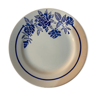 Set of 24 flat porcelain plates from saint amand