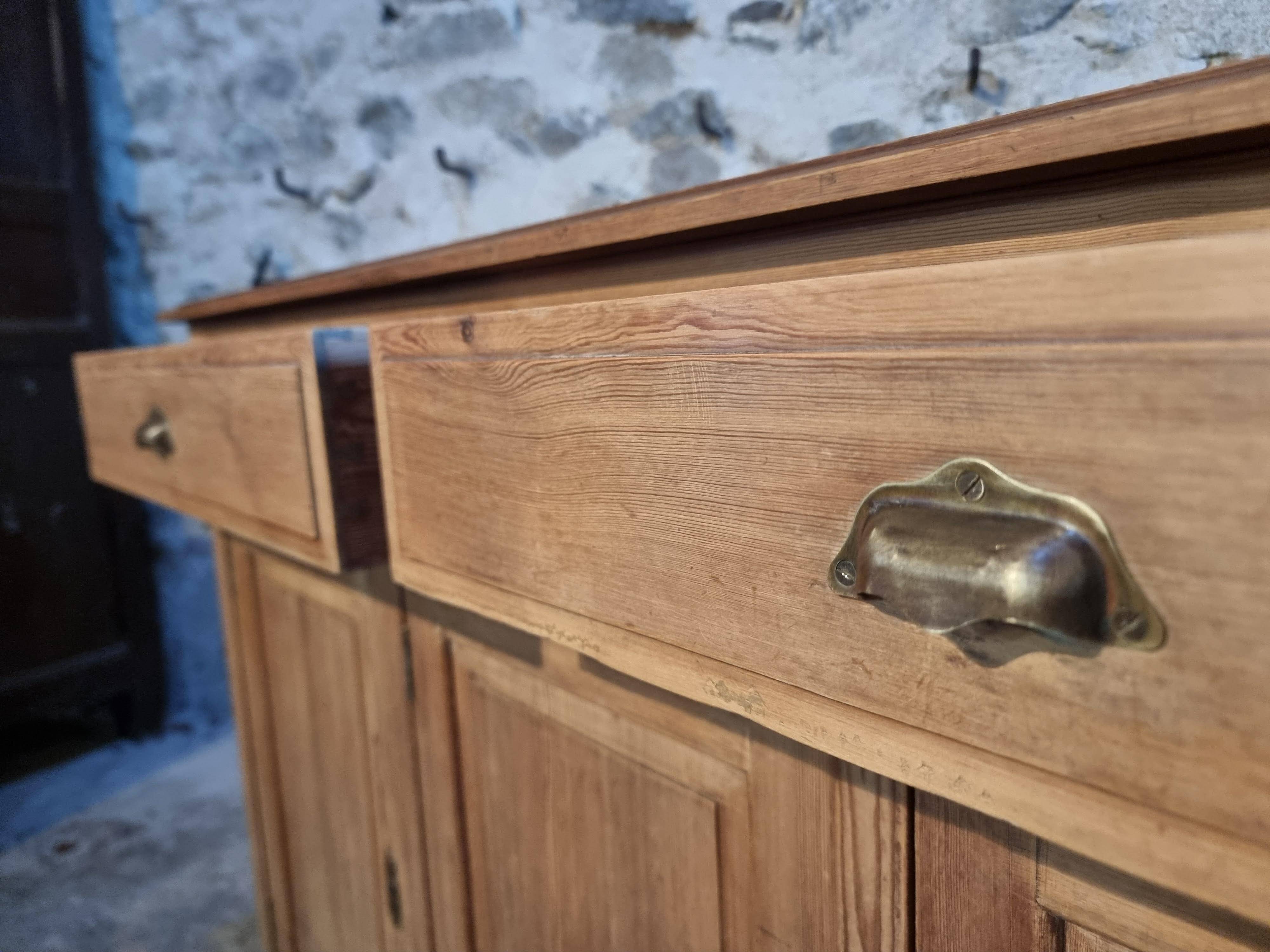Buffet rustique français années 1920 – Buffet en pin ancien – Îlot de cuisine – Meuble de rangement 3 portes