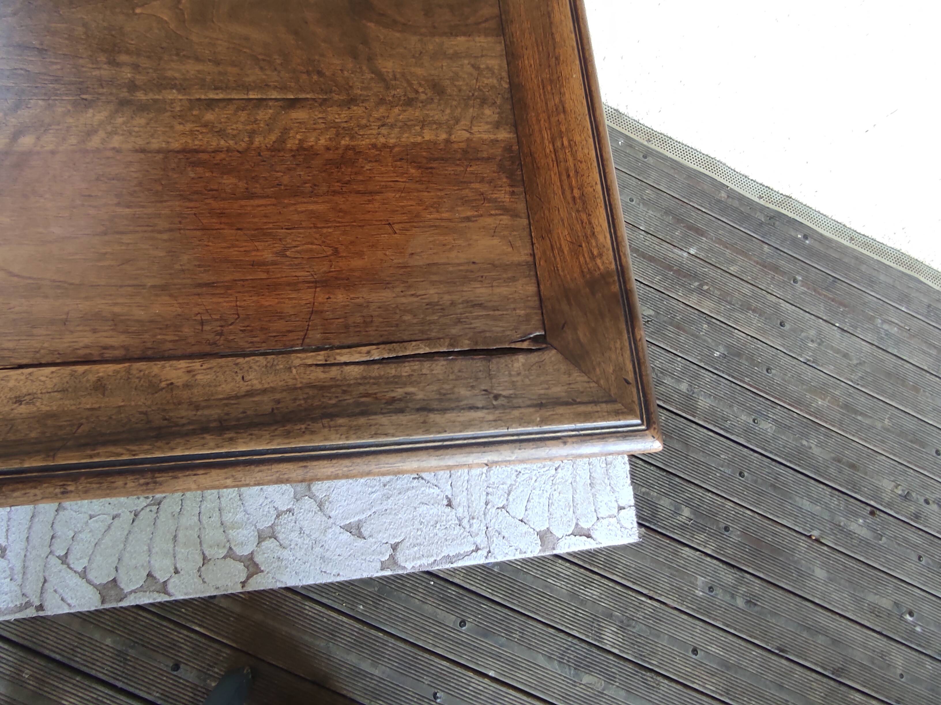 Bureau ancien en bois massif