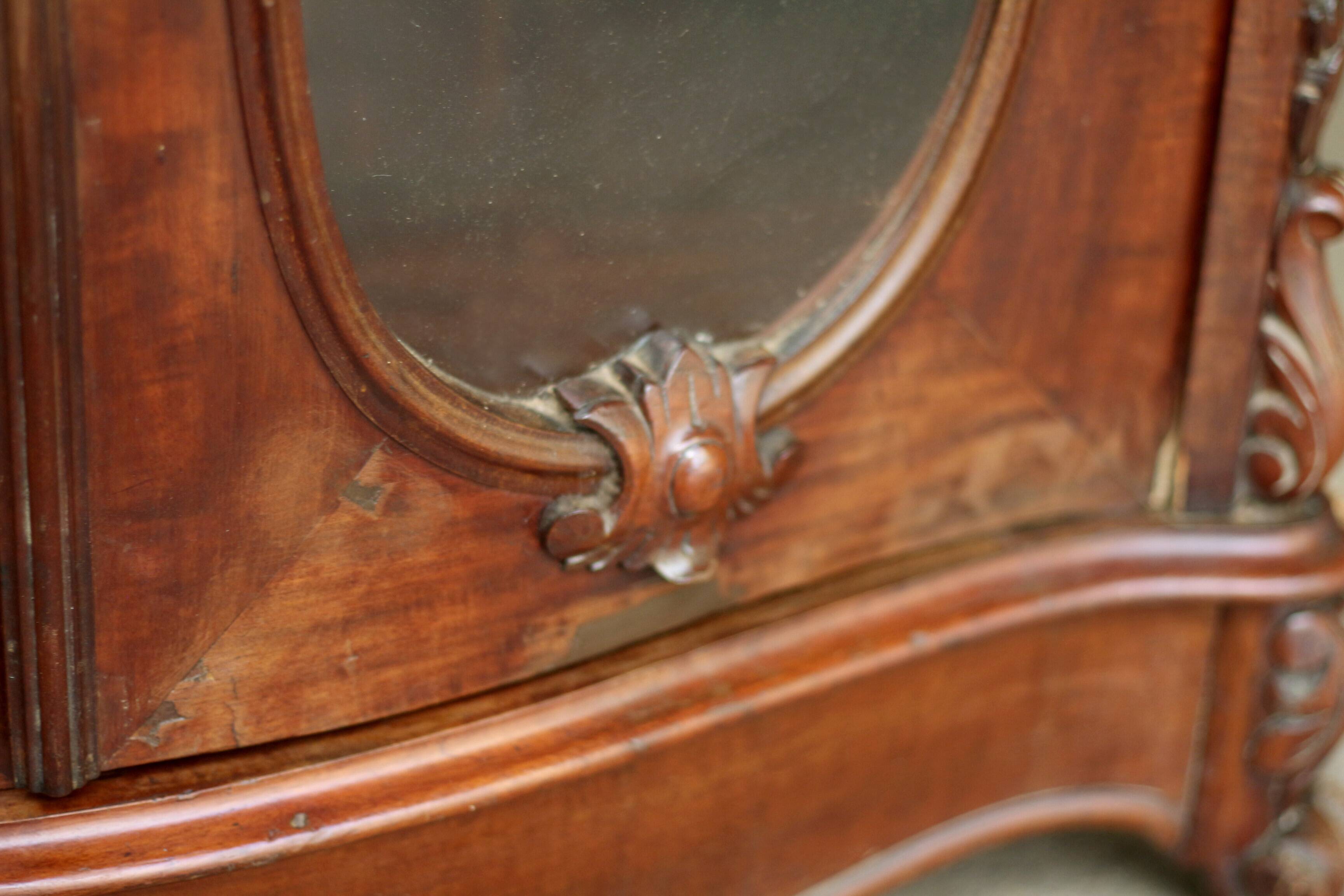 Elegant Napoleon 3 mahogany and veneer sideboard