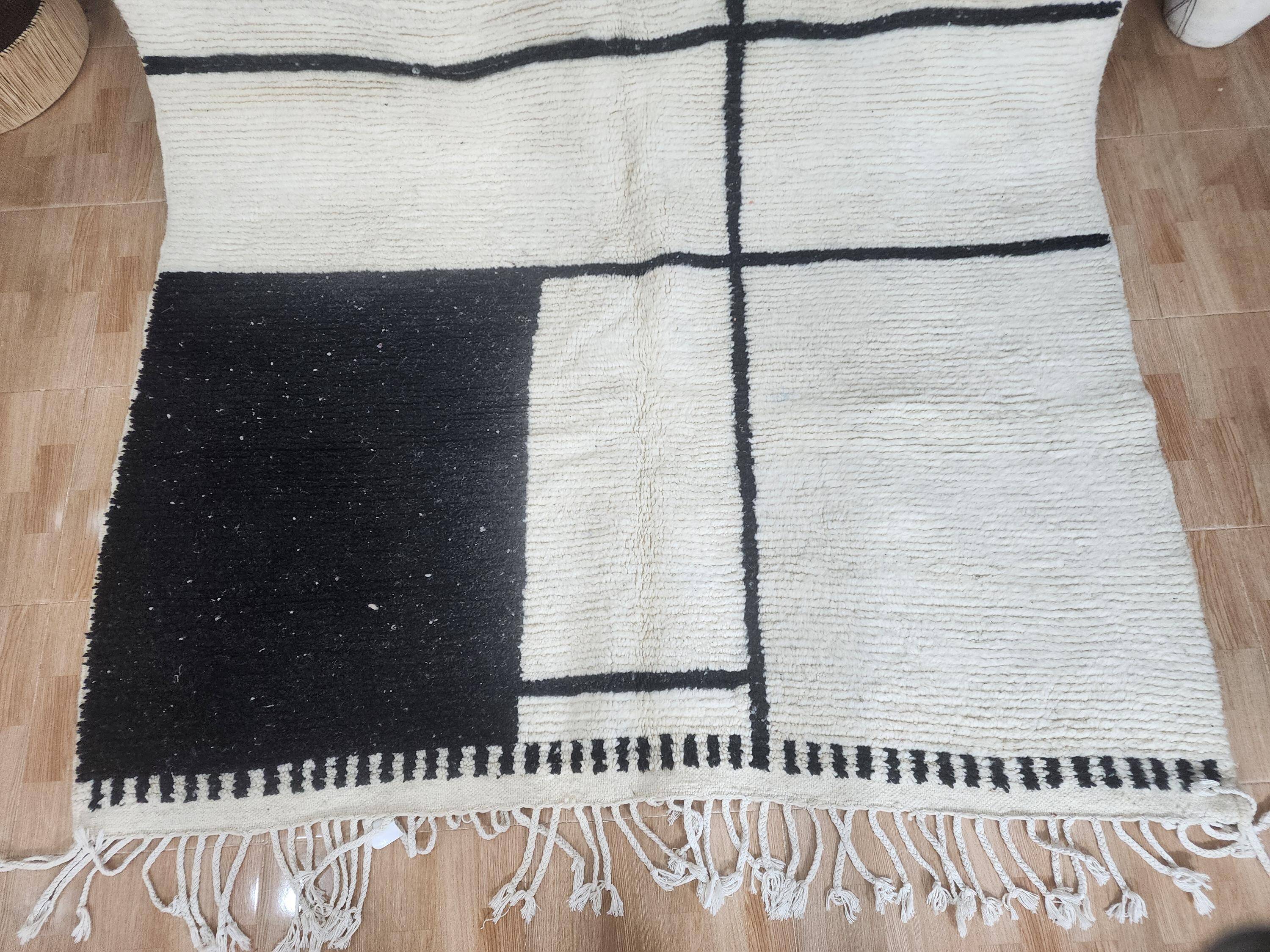 Unique handmade Berber rug 2.5x1.5 m