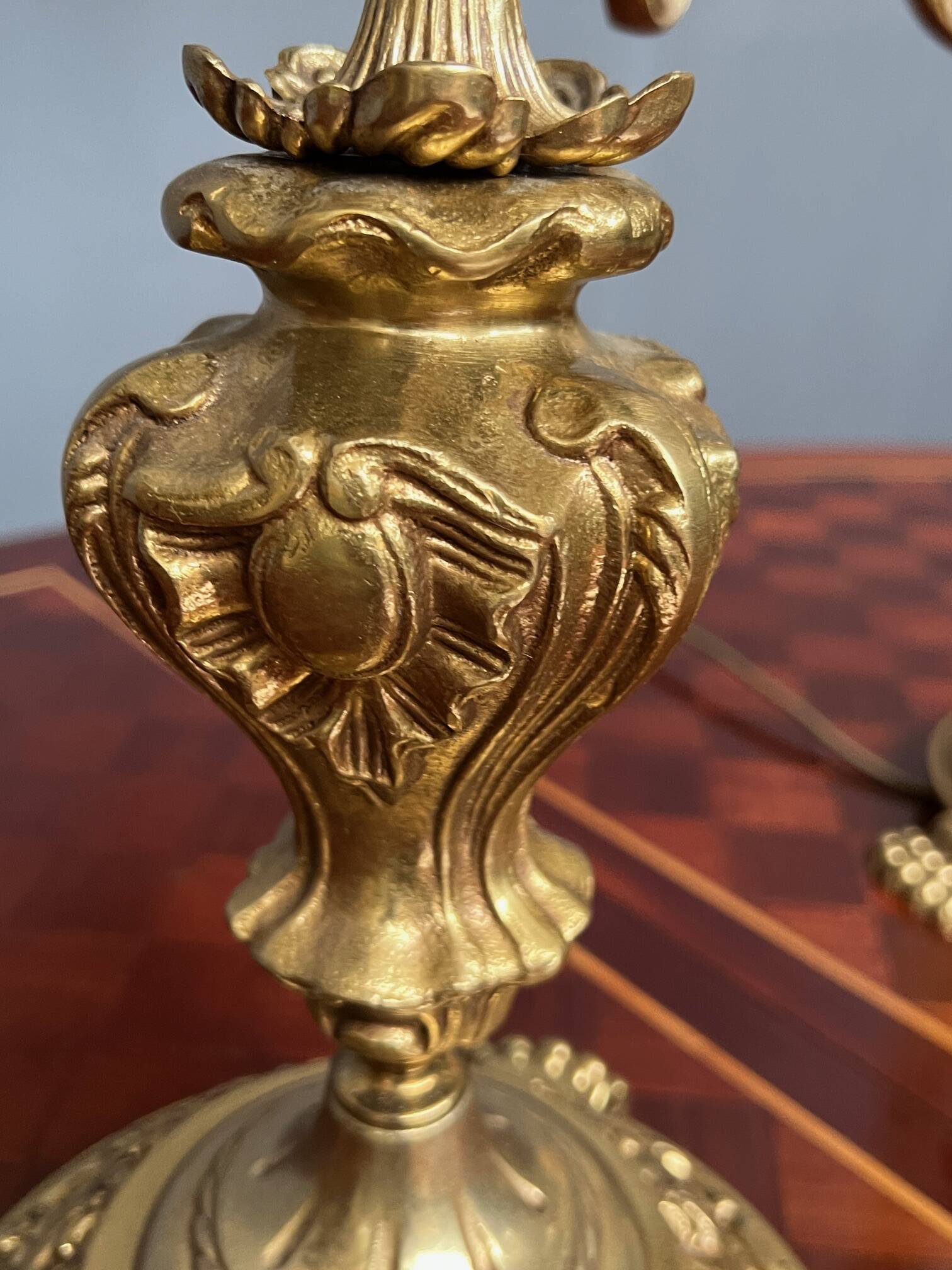 Luxurious pair of antique gilded bronze candelabra in the exquisite style of Louis XV.