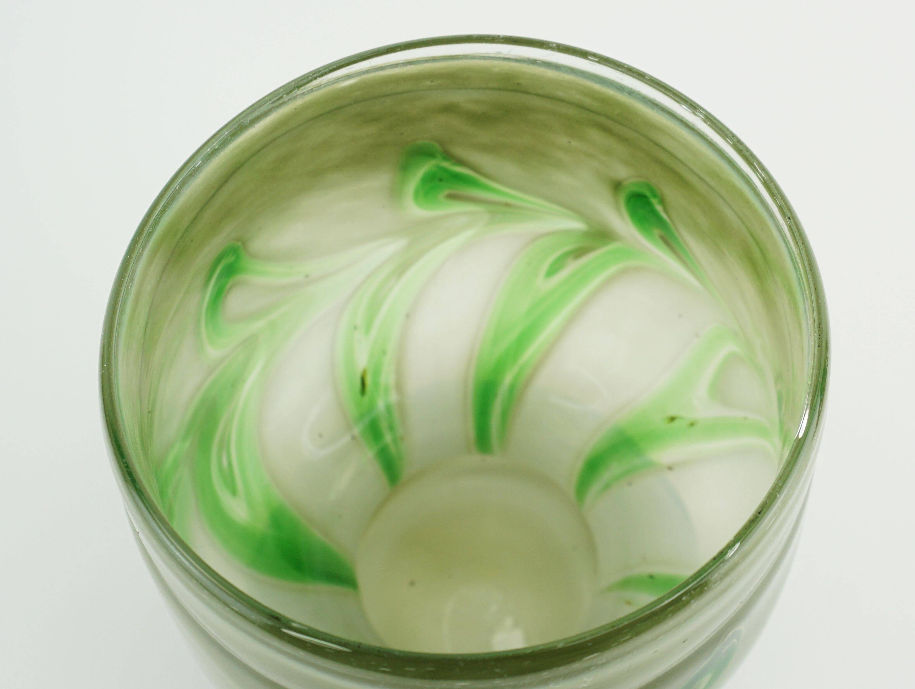 vase en verre vintage par Erwin Eisch, différentes nuances de vert et verre clair