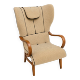 Fauteuil à oreilles suédois moderne, réupholstéré avec des détails en cuir, années 1940/50.