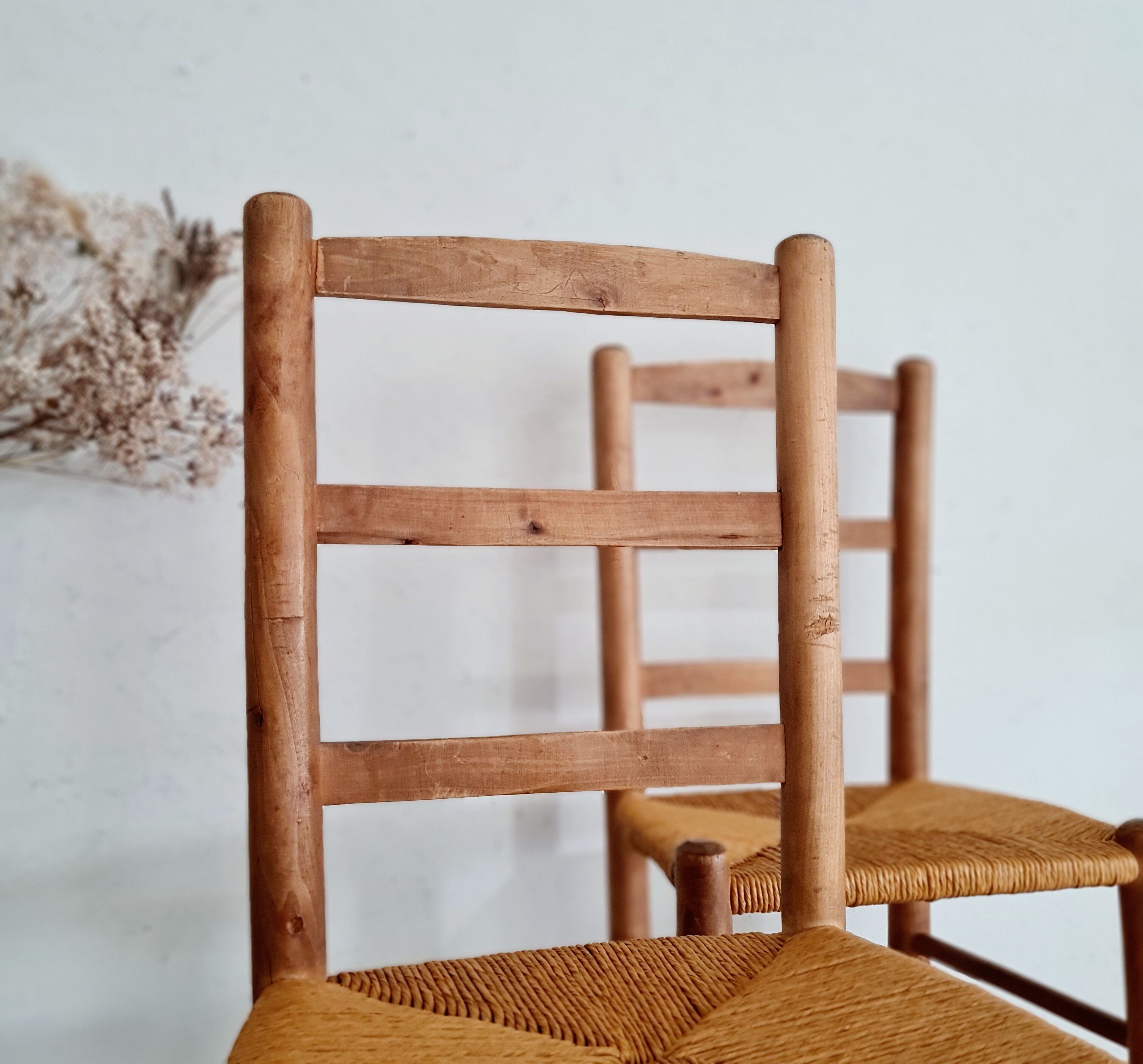Paire de chaises en bois et paille