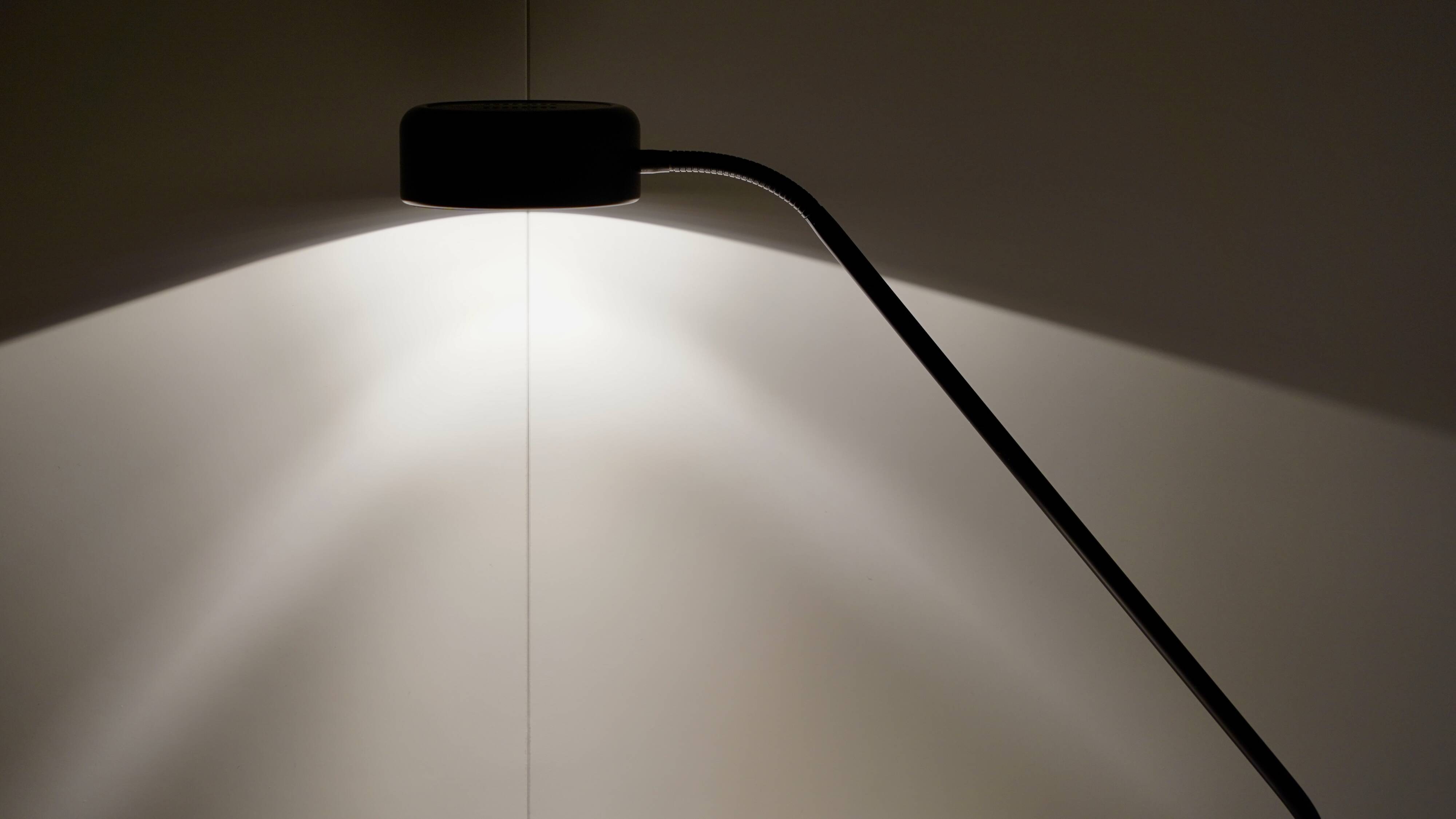 Minimalist Matte Black Desk Table Lamp – Mid-Century Industrial Design