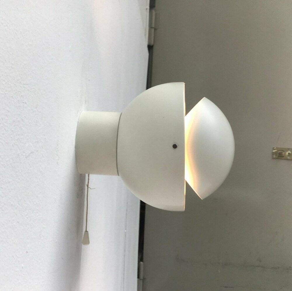 Mid-century Dutch space age wall lamp by Radboud Van Beekum for Raak, 1960s.