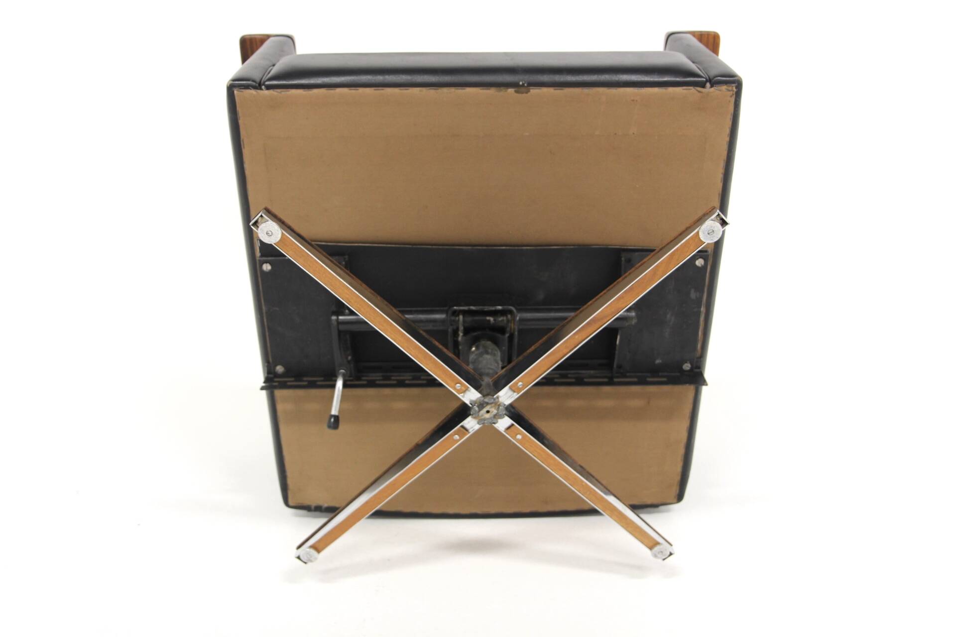 Scandinavian rotating leather armchair, Swivel chair, "Minerva", Torbjørn Afdal, Sweden, 1960