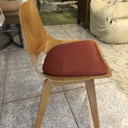Chaise Tonneau de Guariche pieds bois