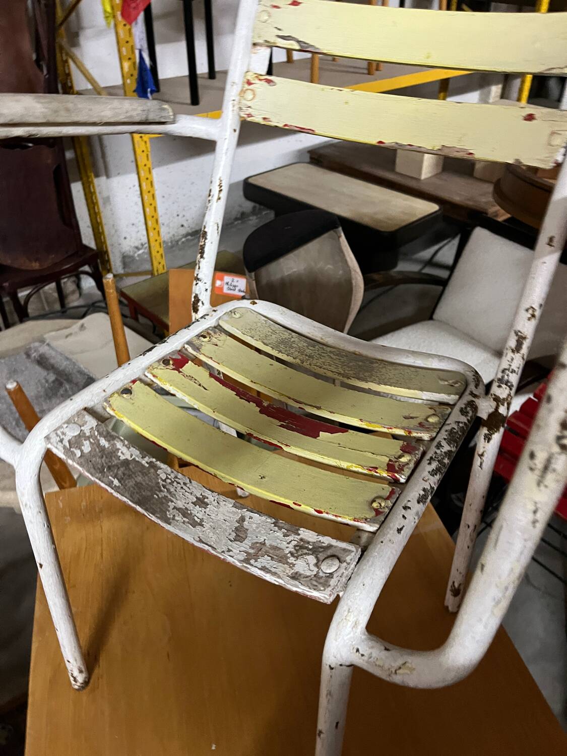 Vintage white metal and lacquered wood garden chairs from the 1970s — set of 3, multicoloured slats.
