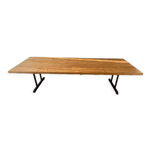 table en bois et métal