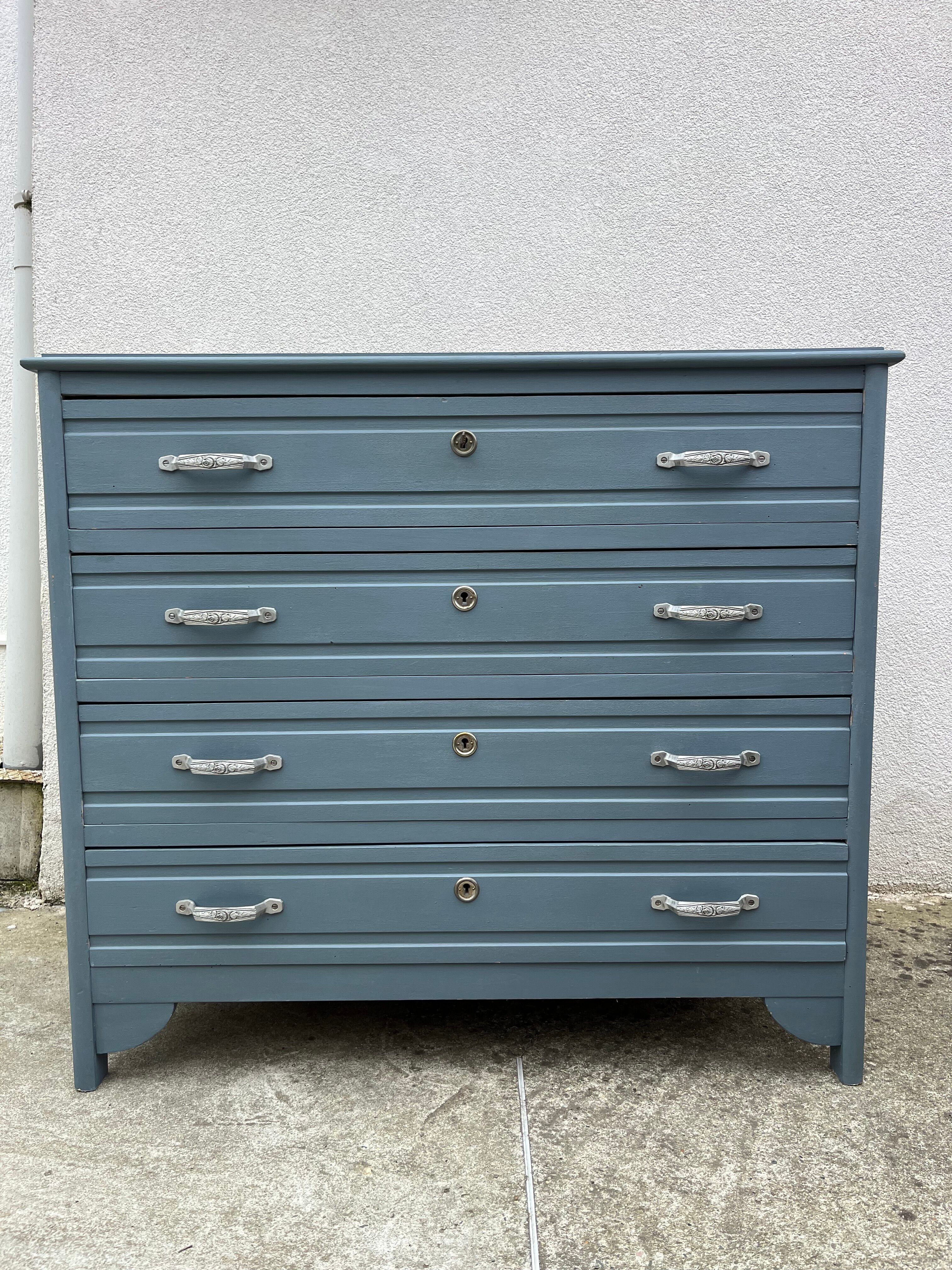 Vintage Art Deco chest of drawers