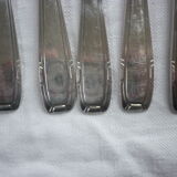 12 forks a silver metal cake