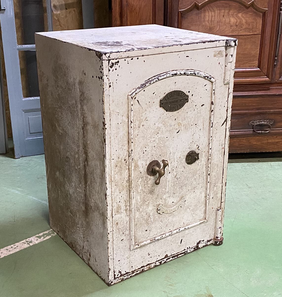 English cast iron safe without its key but open