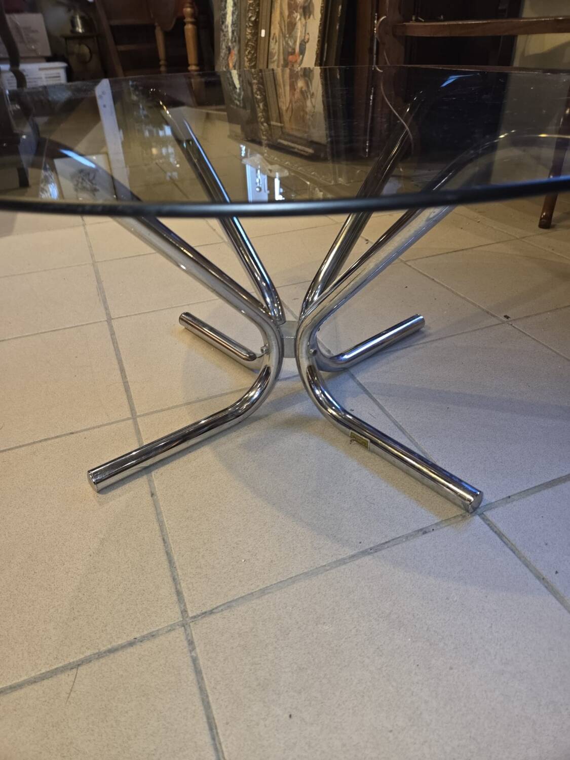 Table basse en verre et métal
