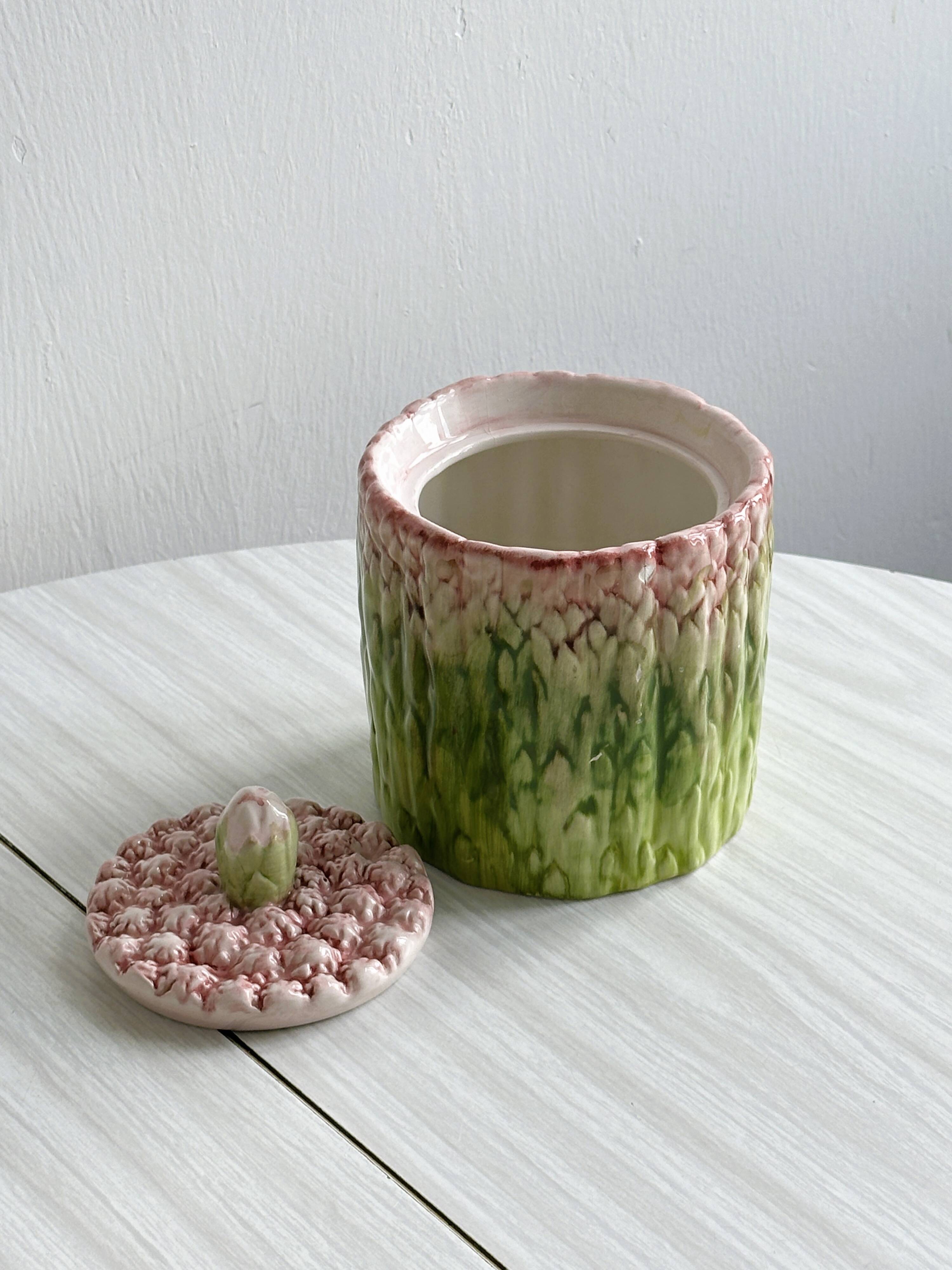 Asparagus slushy condiment pot.