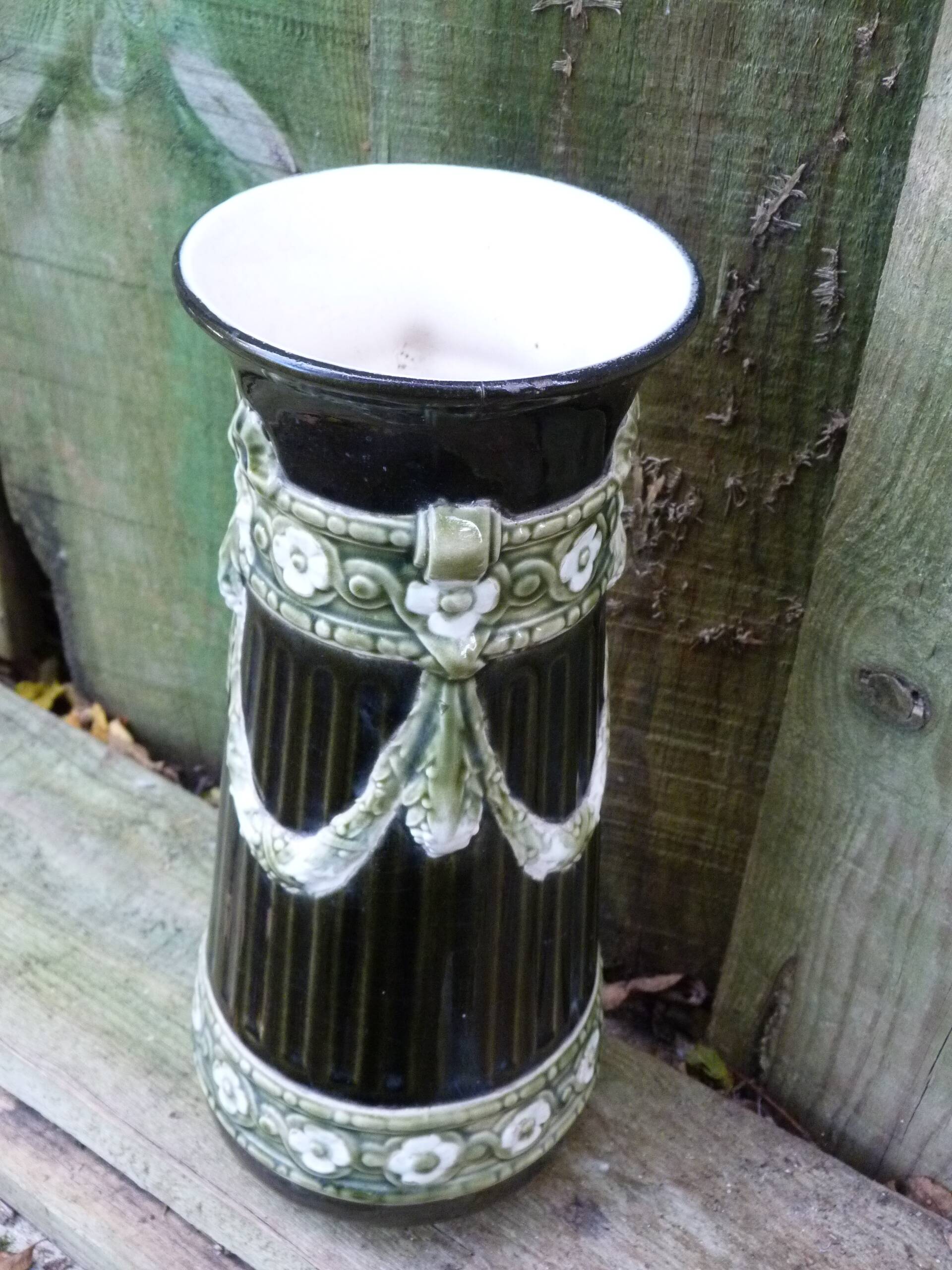 Art Nouveau vase in slip De Bruyn Fives Lille