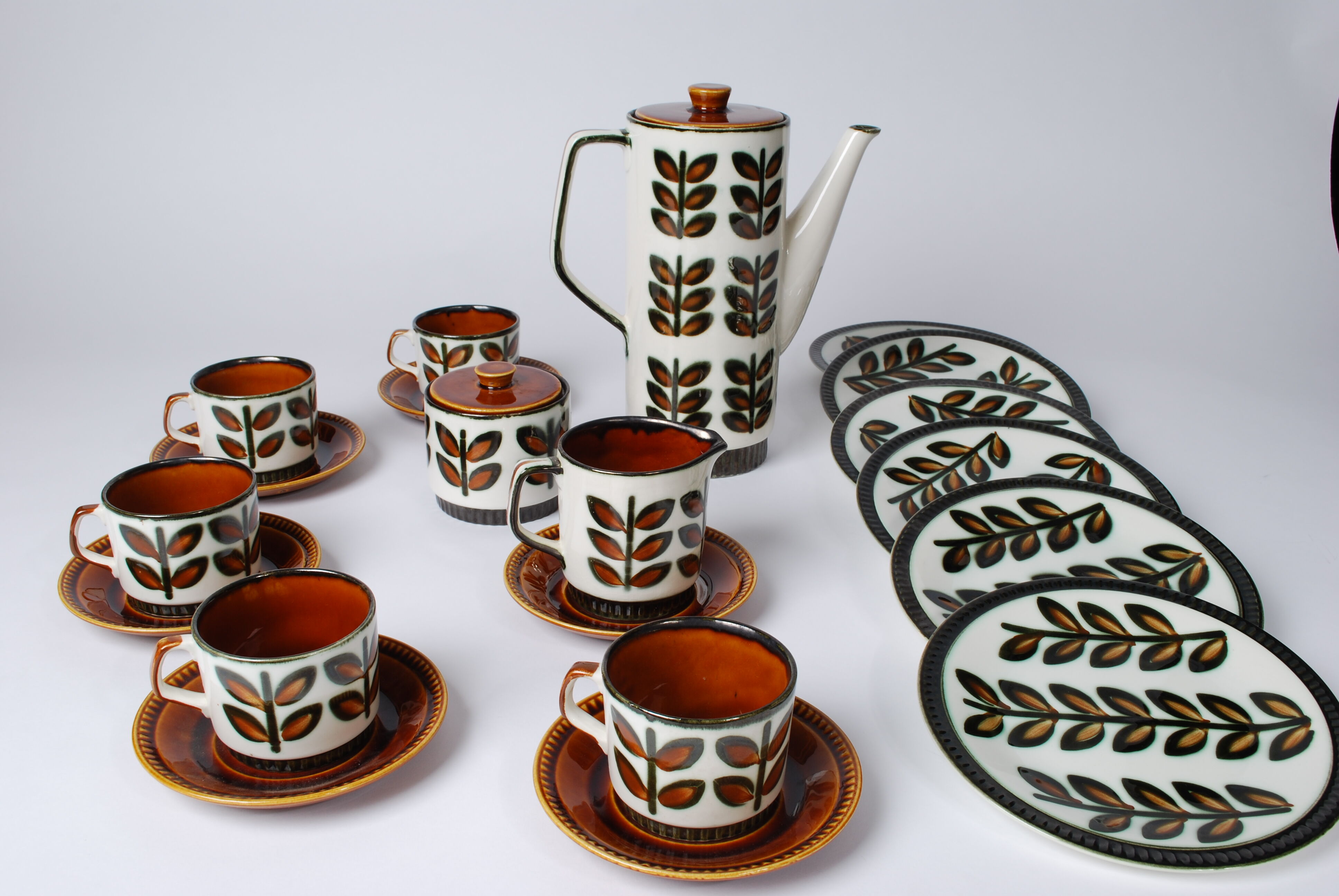 Coffee Set 1966 Rambouillet  Boch Freres S.A. , Set: 6 big plates 6 small plates, 5 cups, sugar pot,