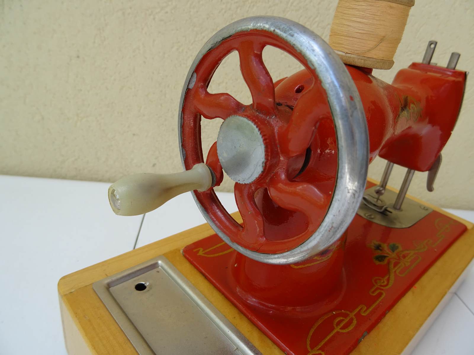 Metal sewing machine "orsha" ussr vintage soviet urrs