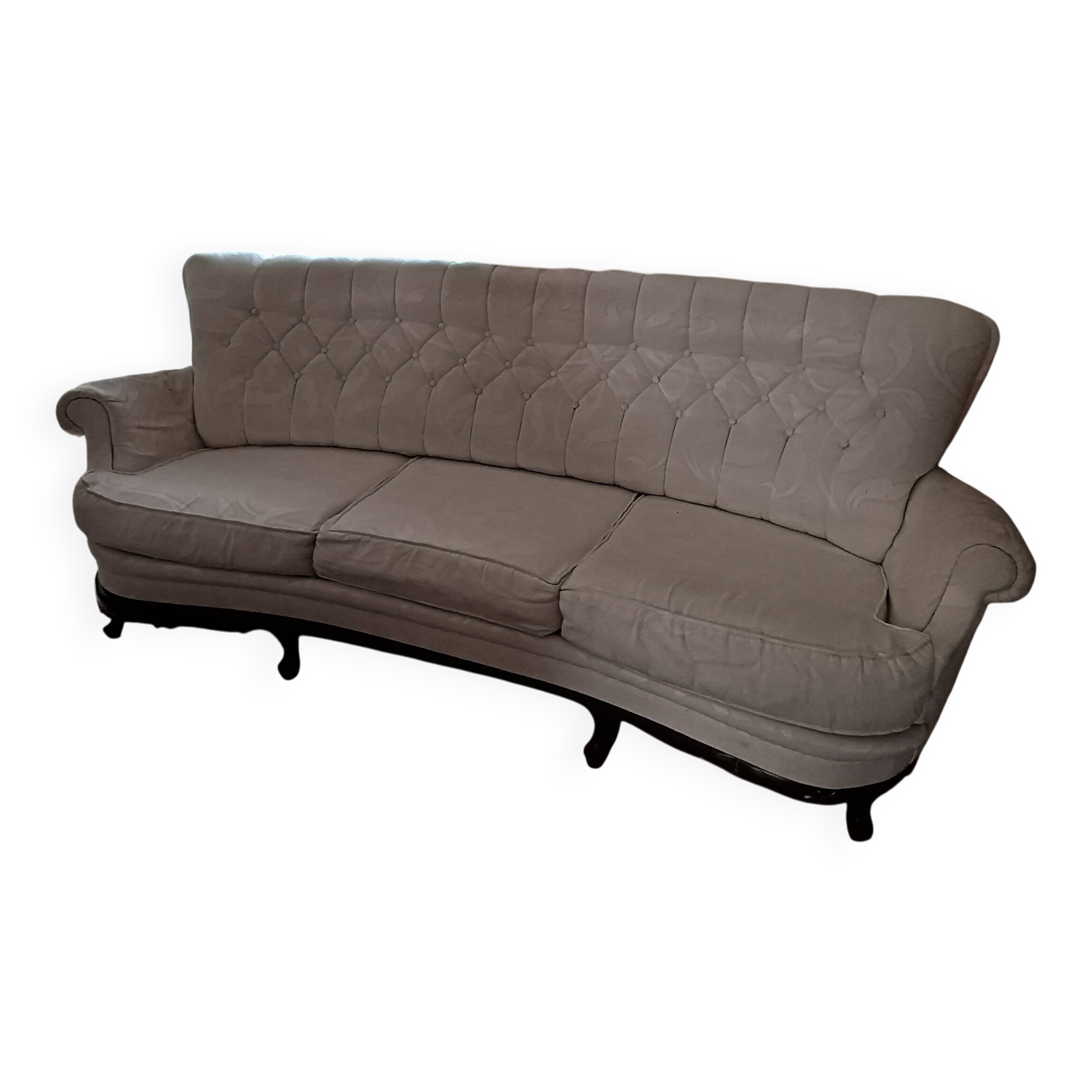Vintage white curved tufted three-seater canapé