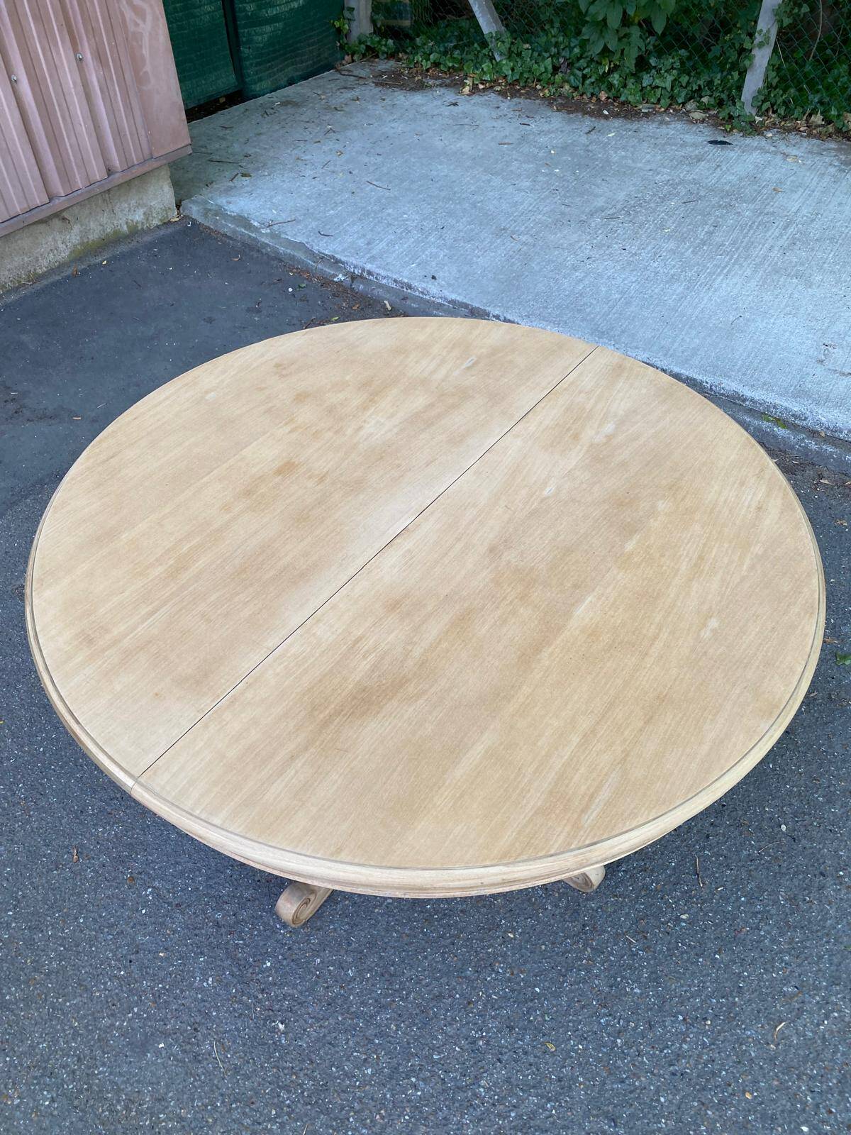 Extendable round dining table with central art deco leg, renovated in raw wood